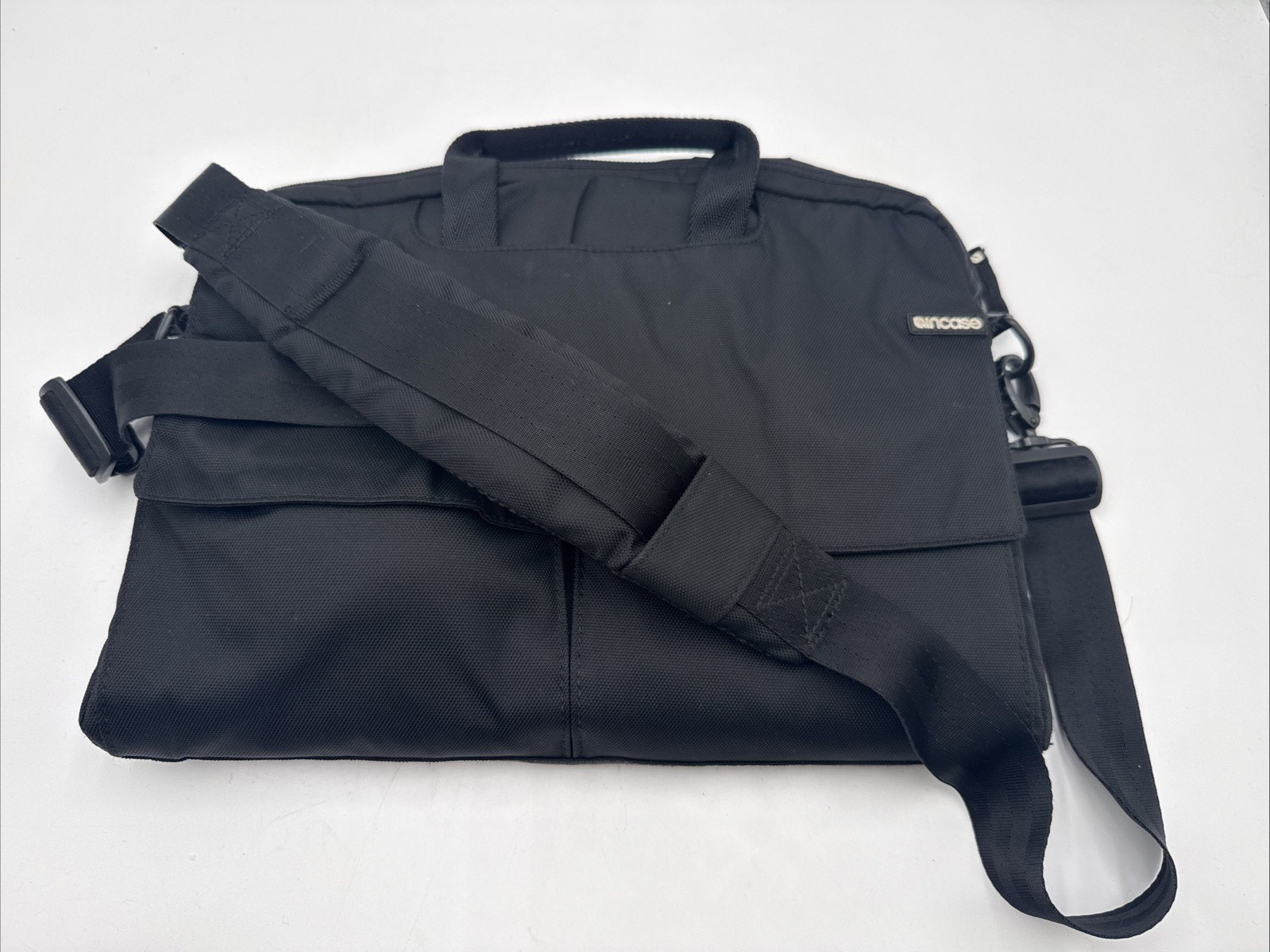 Incase MacBook Pro Carrying Case Laptop Bag  Mac 12”- 13” / Air 13”