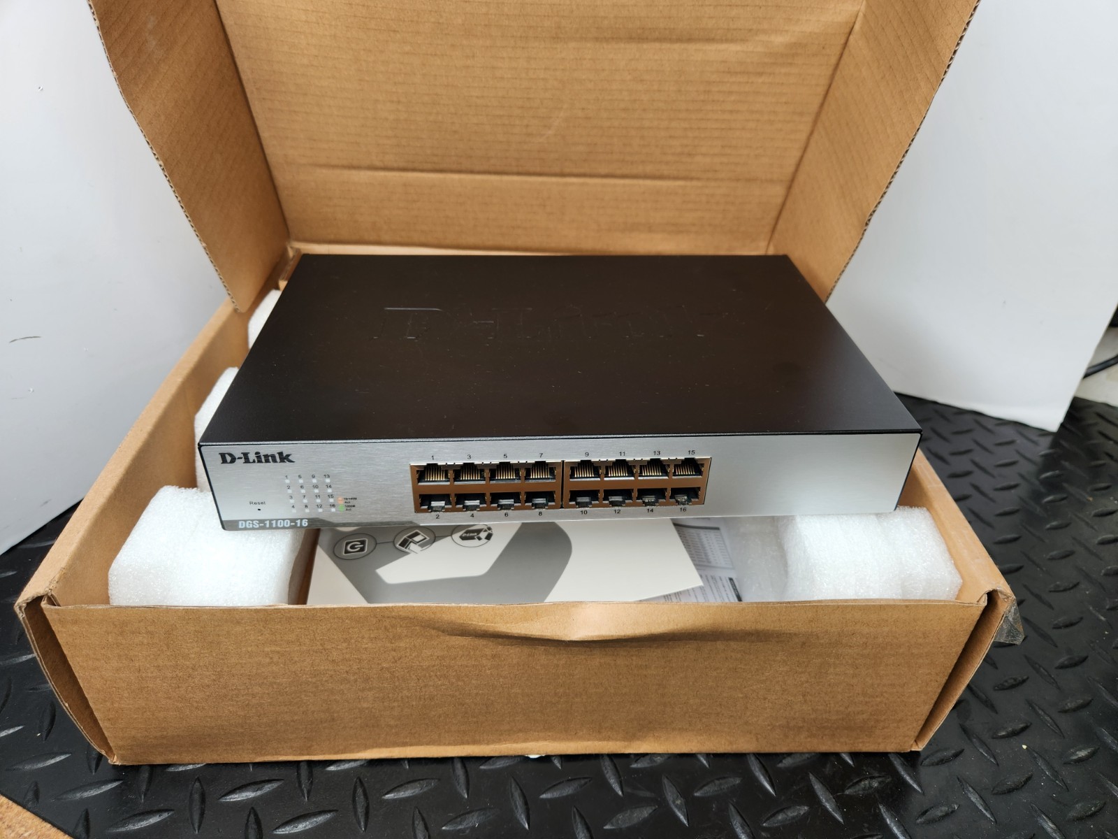 DGS-1100-16 D-Link 16-Port 10/100/1000Base-T Managed Gigabit Ethernet Switch