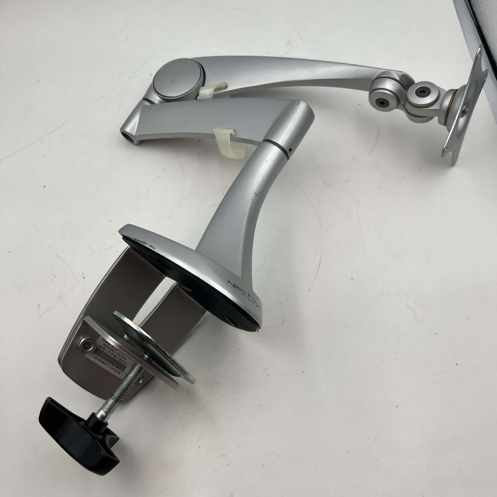 Ergotron 45-174-300 Neo-flex LCD VESA Arm extension Grommet Desk Mount