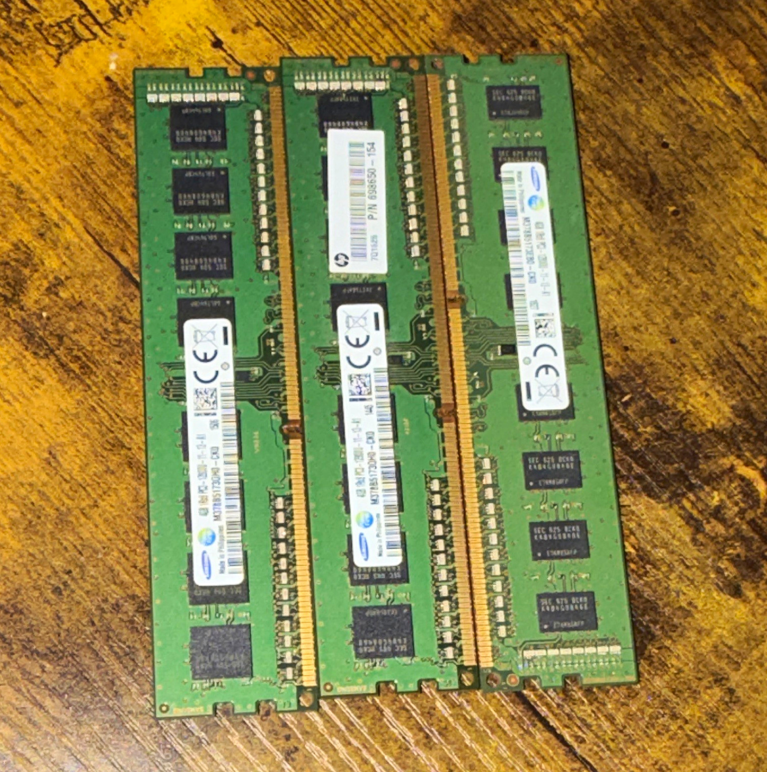 Samsung 12GB (3x4GB) DDR3-1600 PC3-12800U 240-Pin Non-ECC UDIMM