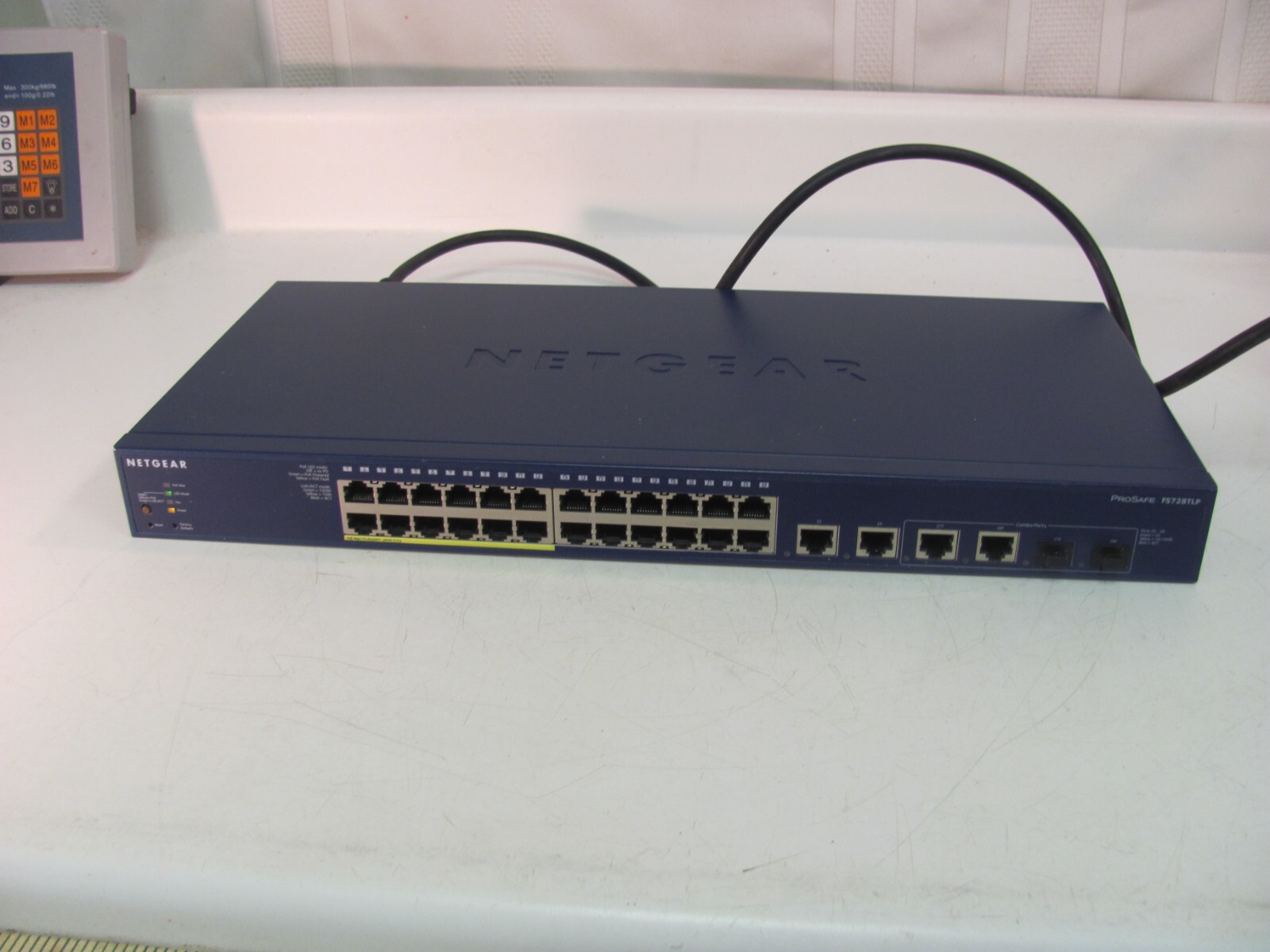 Netgear ProSafe FS728TLP 28-Port 10/100 Smart Switch 12 PoE 4 Gigabit Port