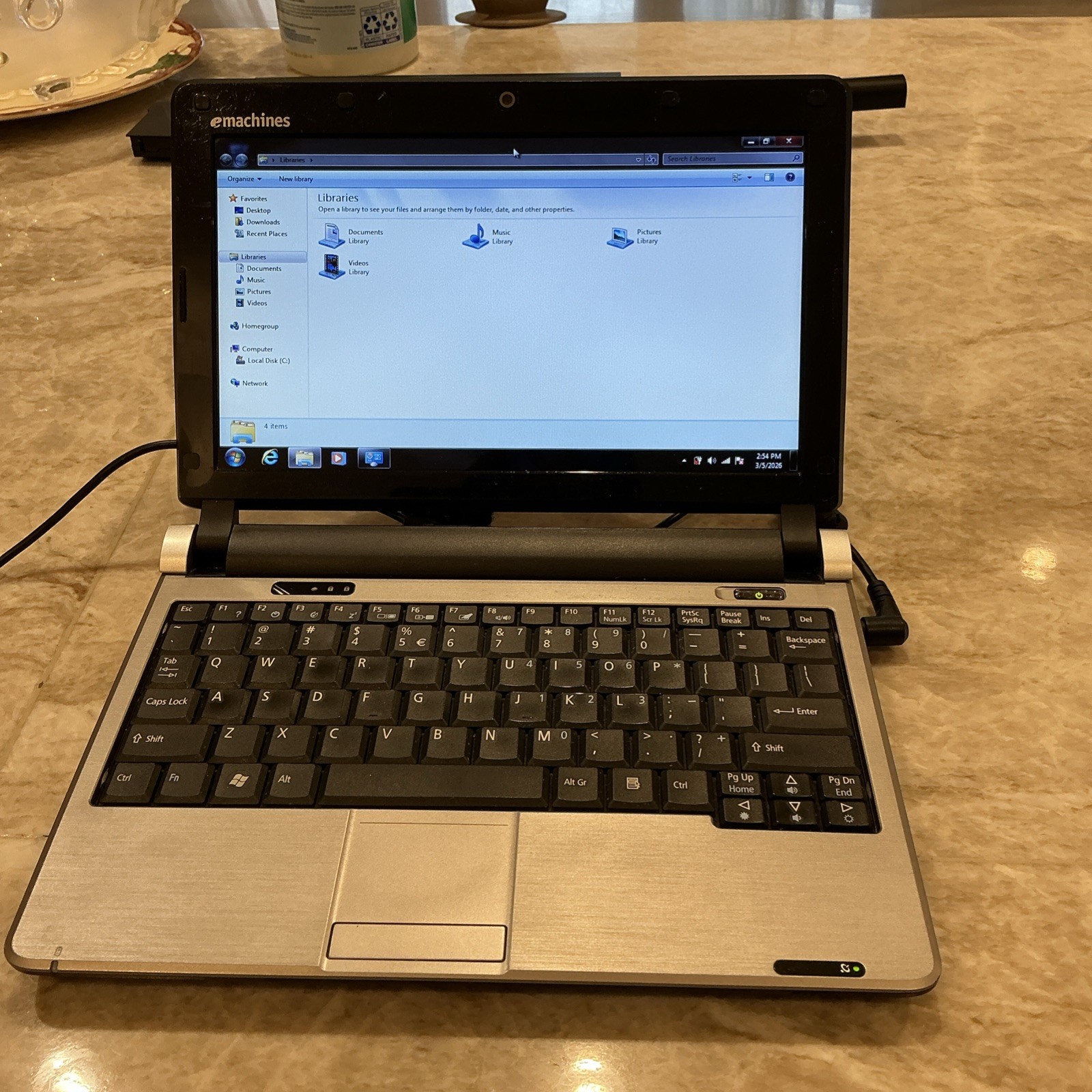 EMachines EM250 Series KAV60 10.1" Laptop Notebook + AC Adapter 2GB RAM 40GB HDD