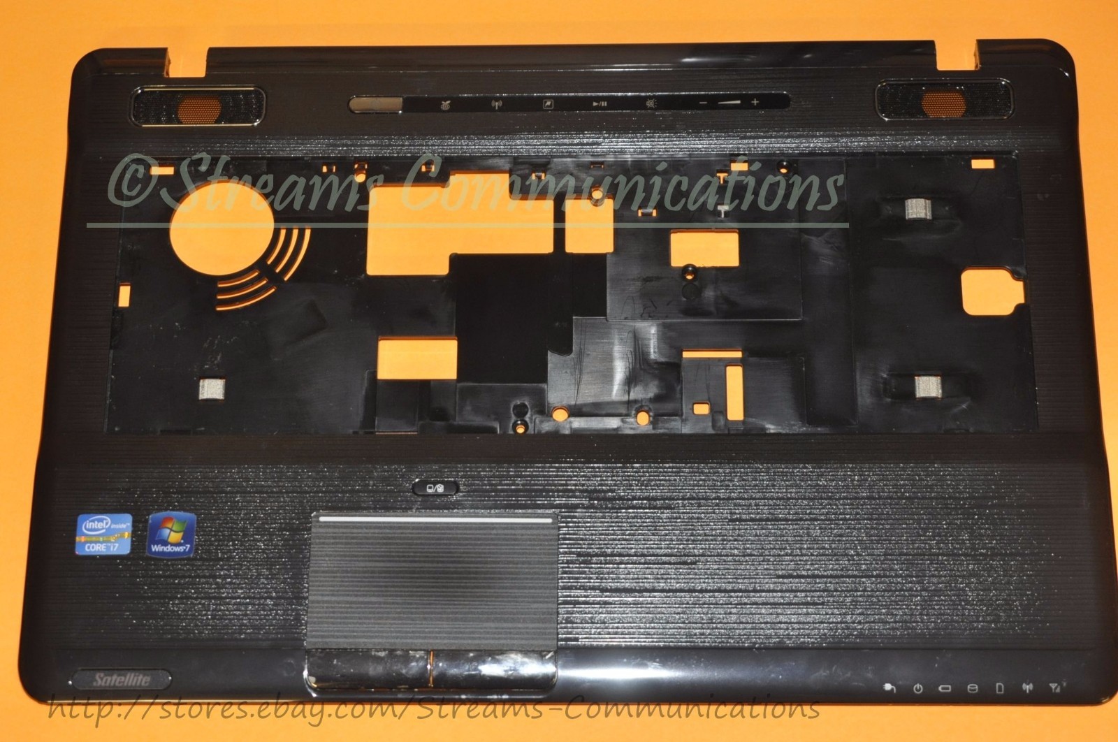 TOSHIBA Satellite P775 Series / P775-S7215 17.3" Laptop Palmrest K000123350