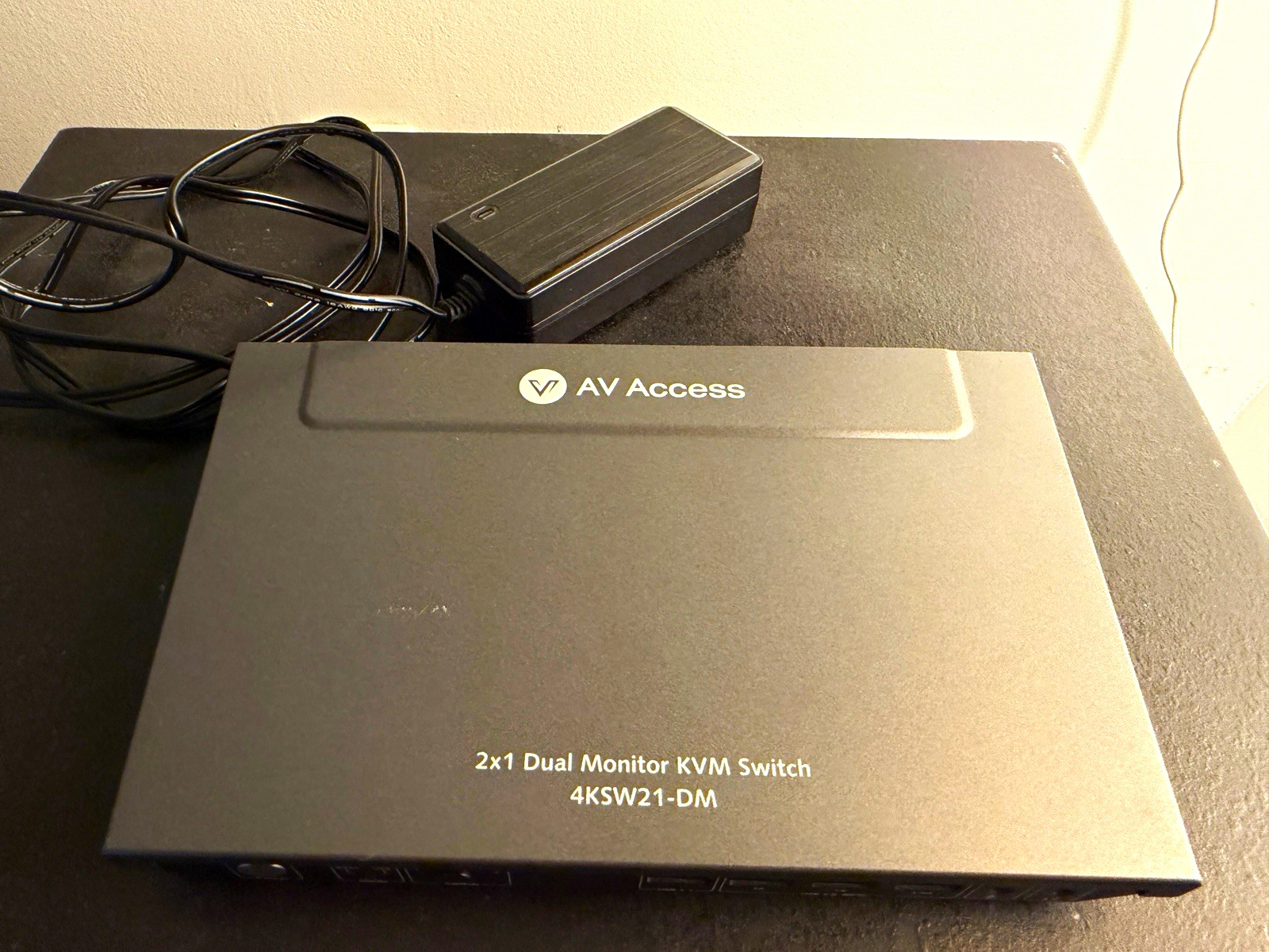AV Access 4KSW21-DM 2x1 Dual Monitor KVM Switch, Powered HDMI USB 3.0