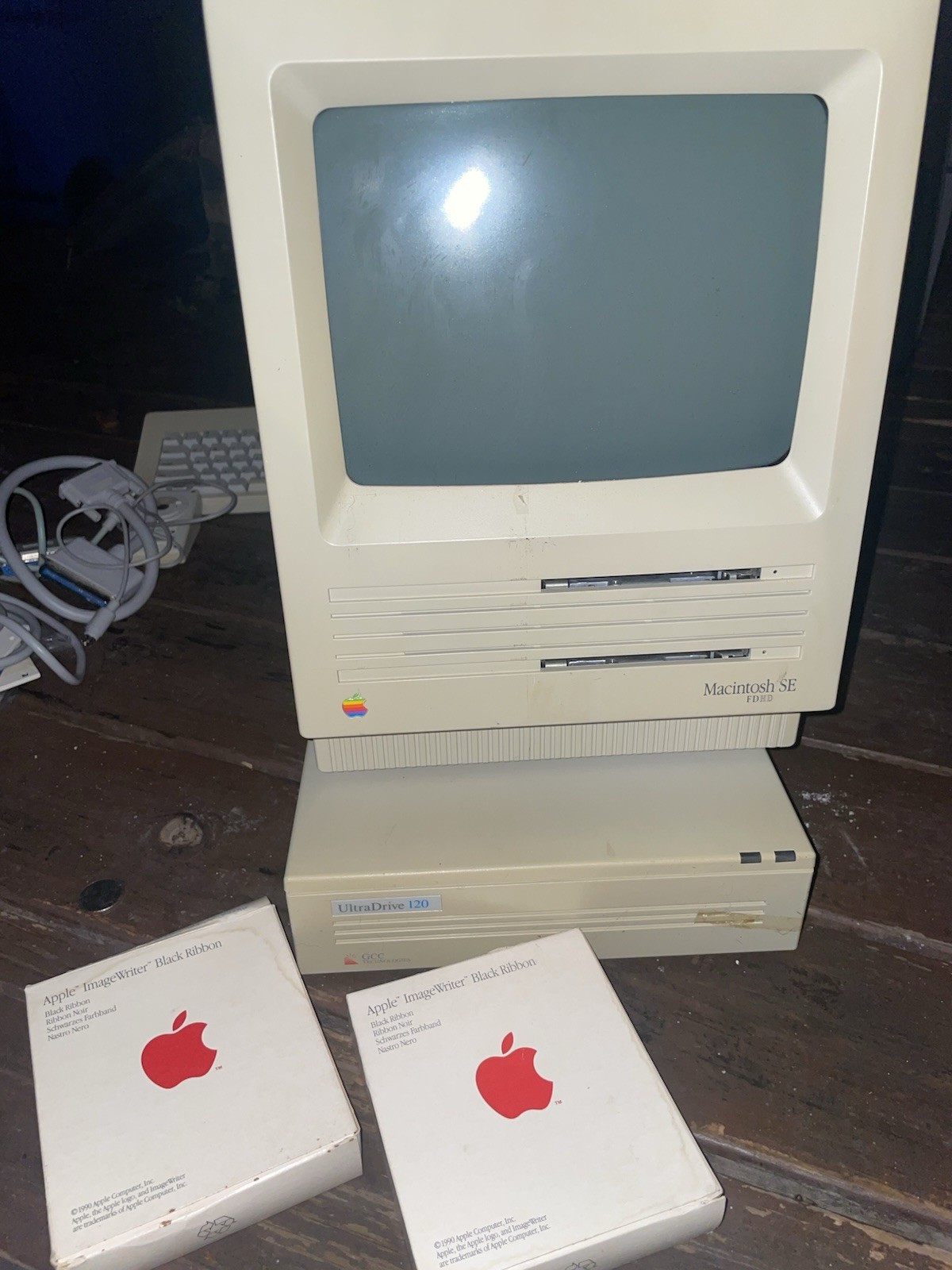 Apple Macintosh SE FDHD with Keyboard and Mouse System Untested