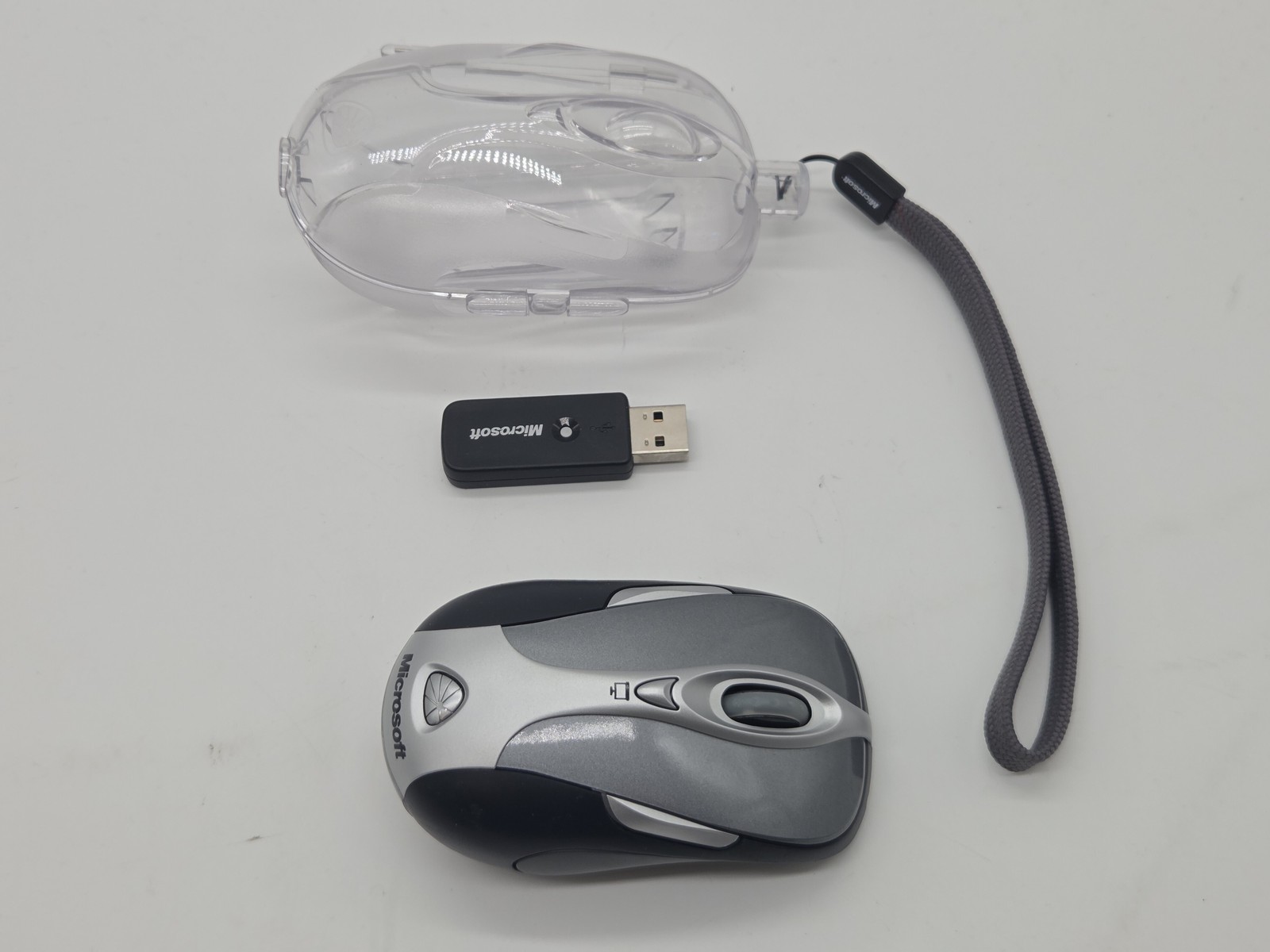 Microsoft Wireless Notebook Presenter 8000 1065 Silver Bluetooth Mouse w/ Case