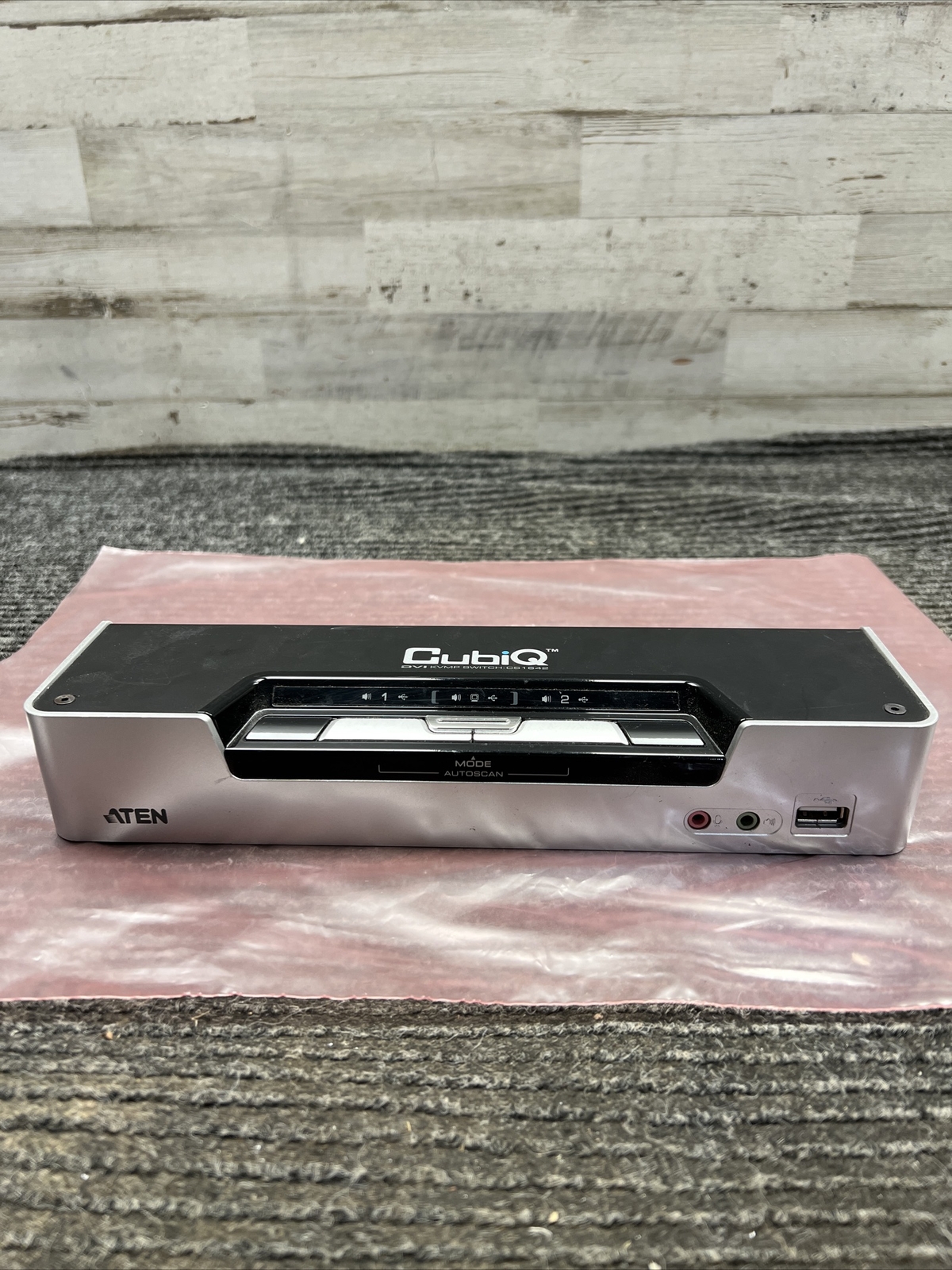 Used Aten CubiQ CS1642 USB 2.0 DVI Dual View KVMP Switch 