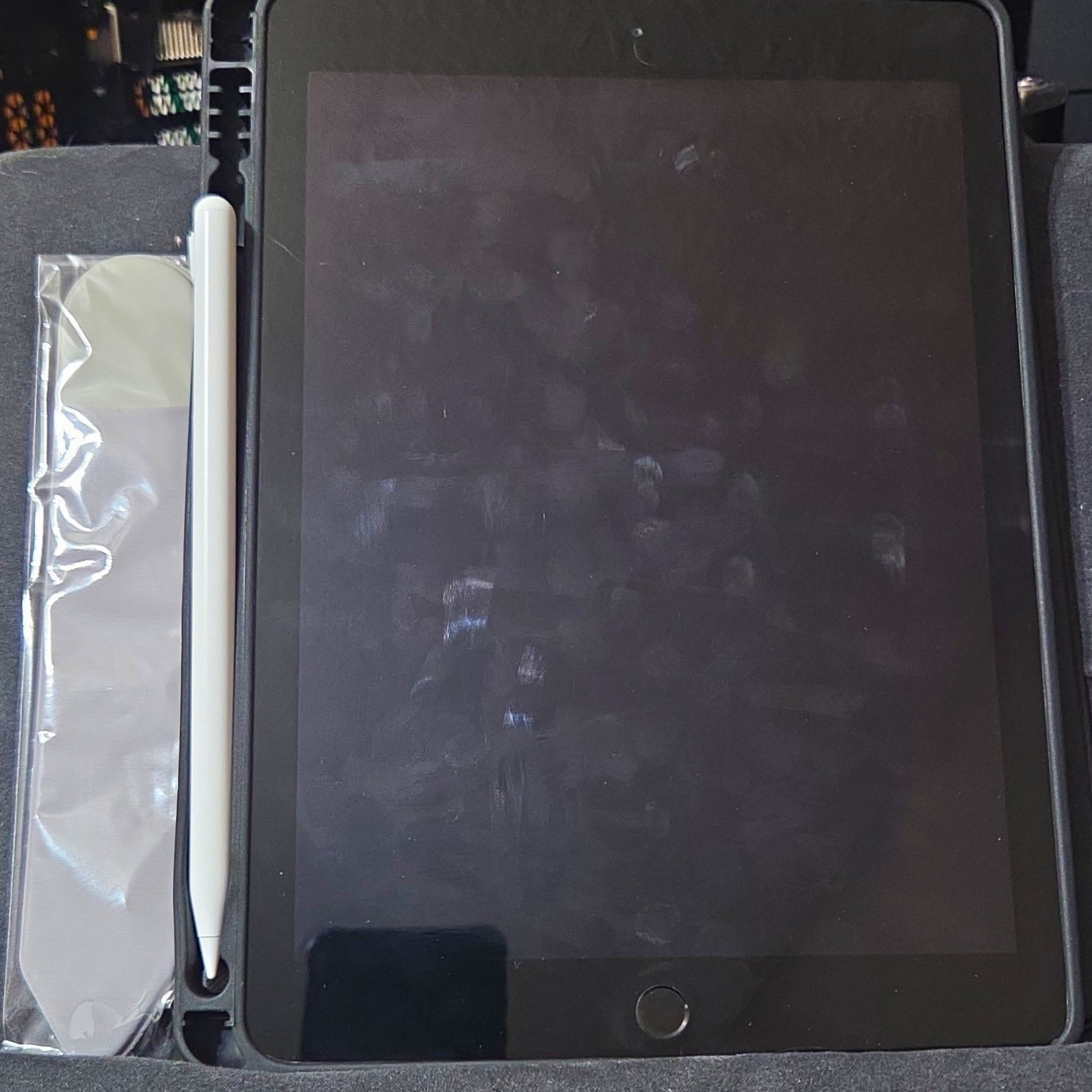 Apple iPad 9.7" 128GB Wi-Fi iOS Black Tablet w/ Case & Stylus