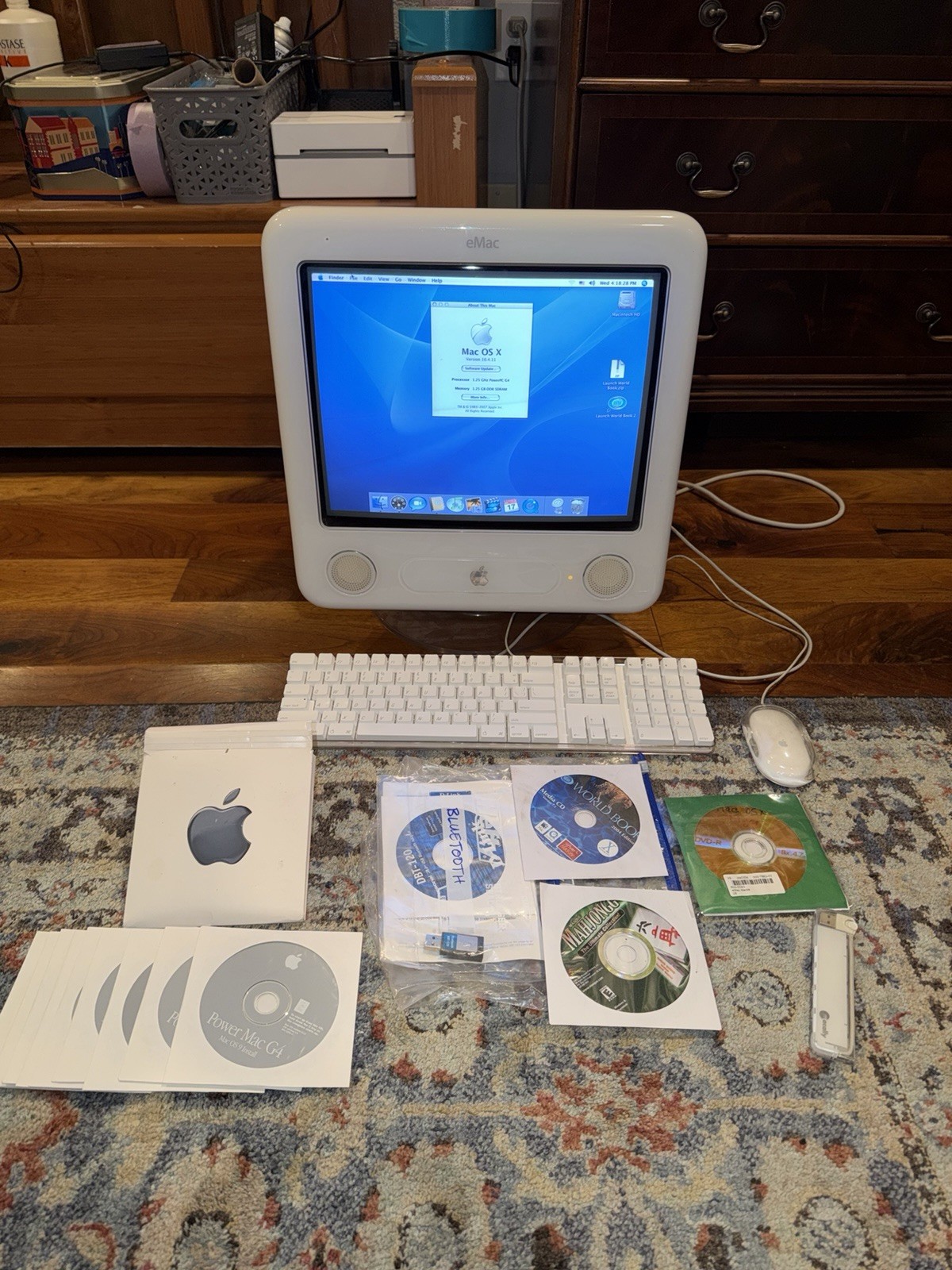 Vintage Apple eMac Computer A1002 (Read desc)