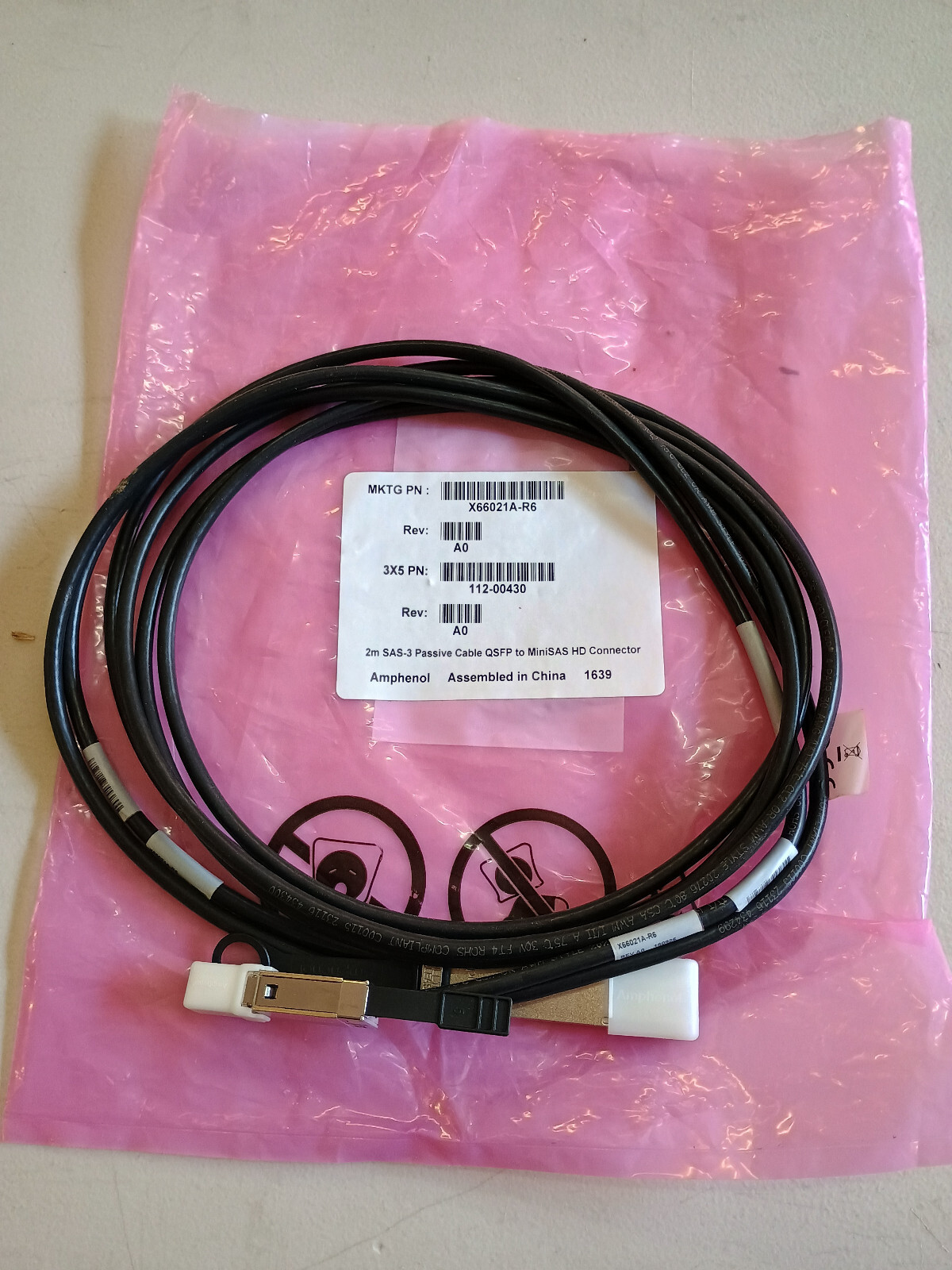 X66021A-R6 NetApp X66021A-R6 Mini SAS HD QSFP 12G 2m Cable 112-00430 - Opened