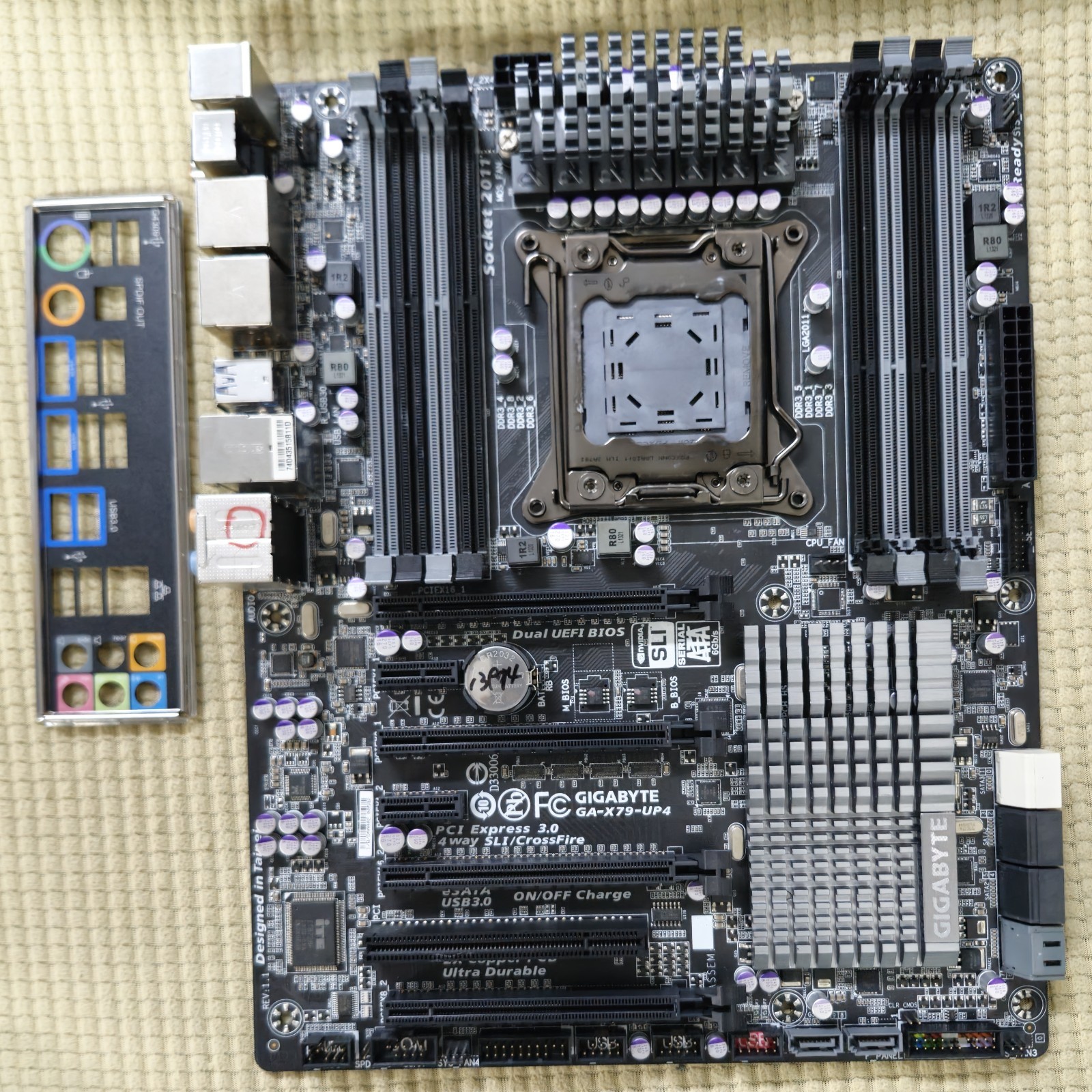 Gigabyte GA-X79-UP4 : LGA2011 X79 ATX DDR3 + IO-Shield