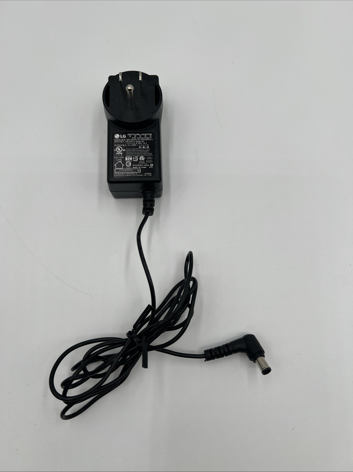 Geniune LG Model ADS-40FSG-19 Output 19V 1.3 A AC Power Supply AC Adapter