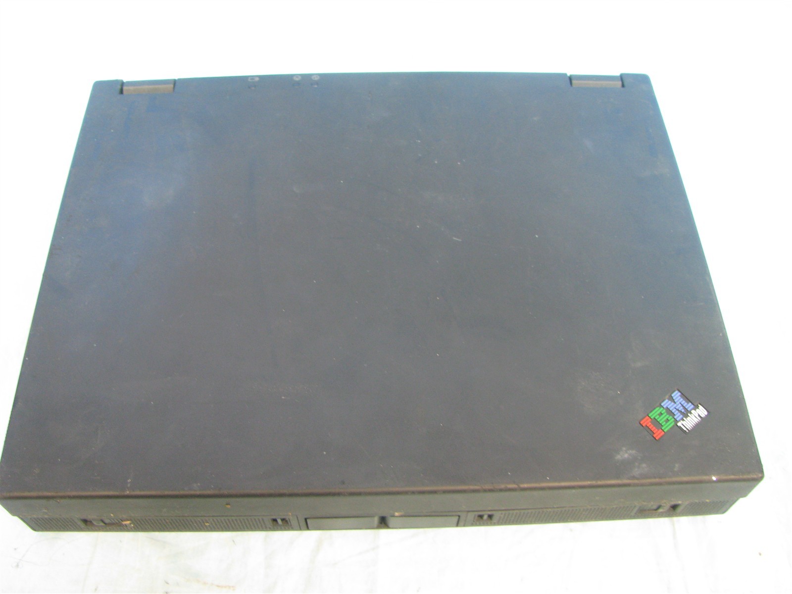 IBM Thinkpad Laptop Type 9548 - 770 - POWERS ON - 