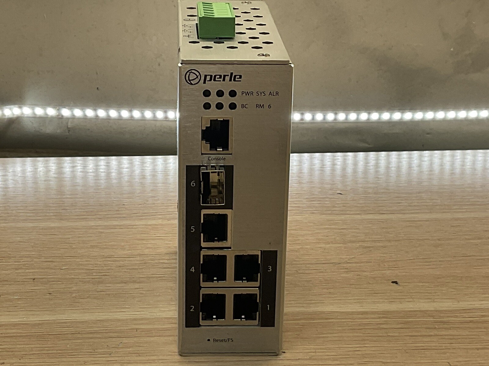 PERLE SYSTEMS 07013320 Ids-306-Xt Ethernet Switch/PREOWNED/JUA2148