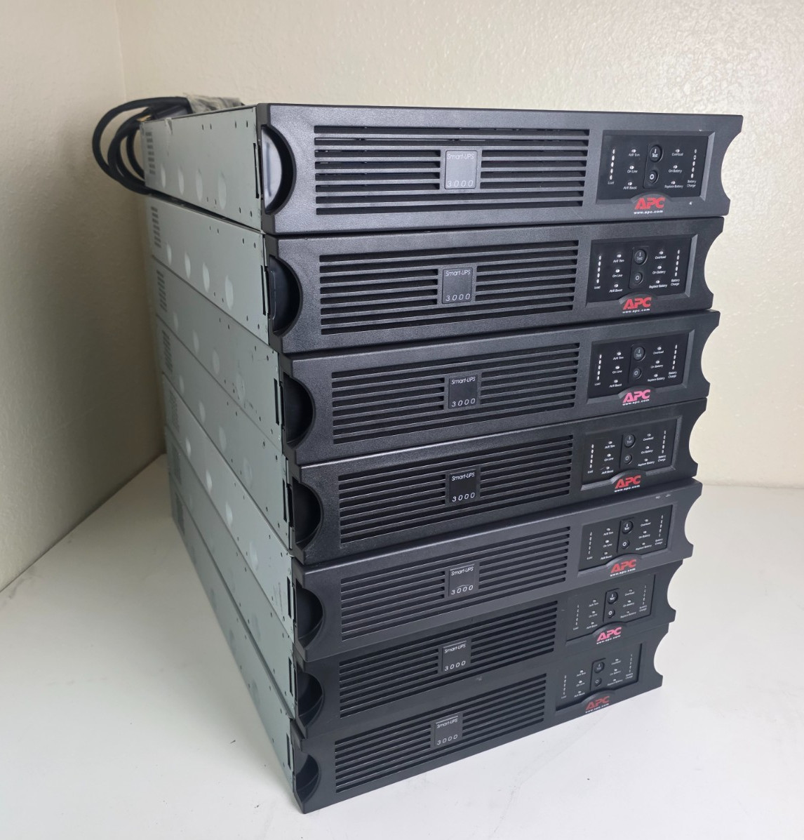 APC SMT3000RM2UC Smart-UPS Battery Backup & Surge Protector