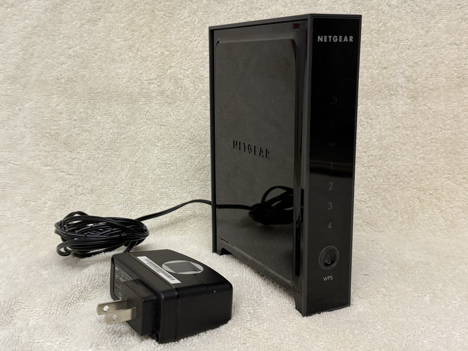 Netgear WNR3500 RangeMax Wireless Router 802.11 B/G/N 2.4 GHz 4 port