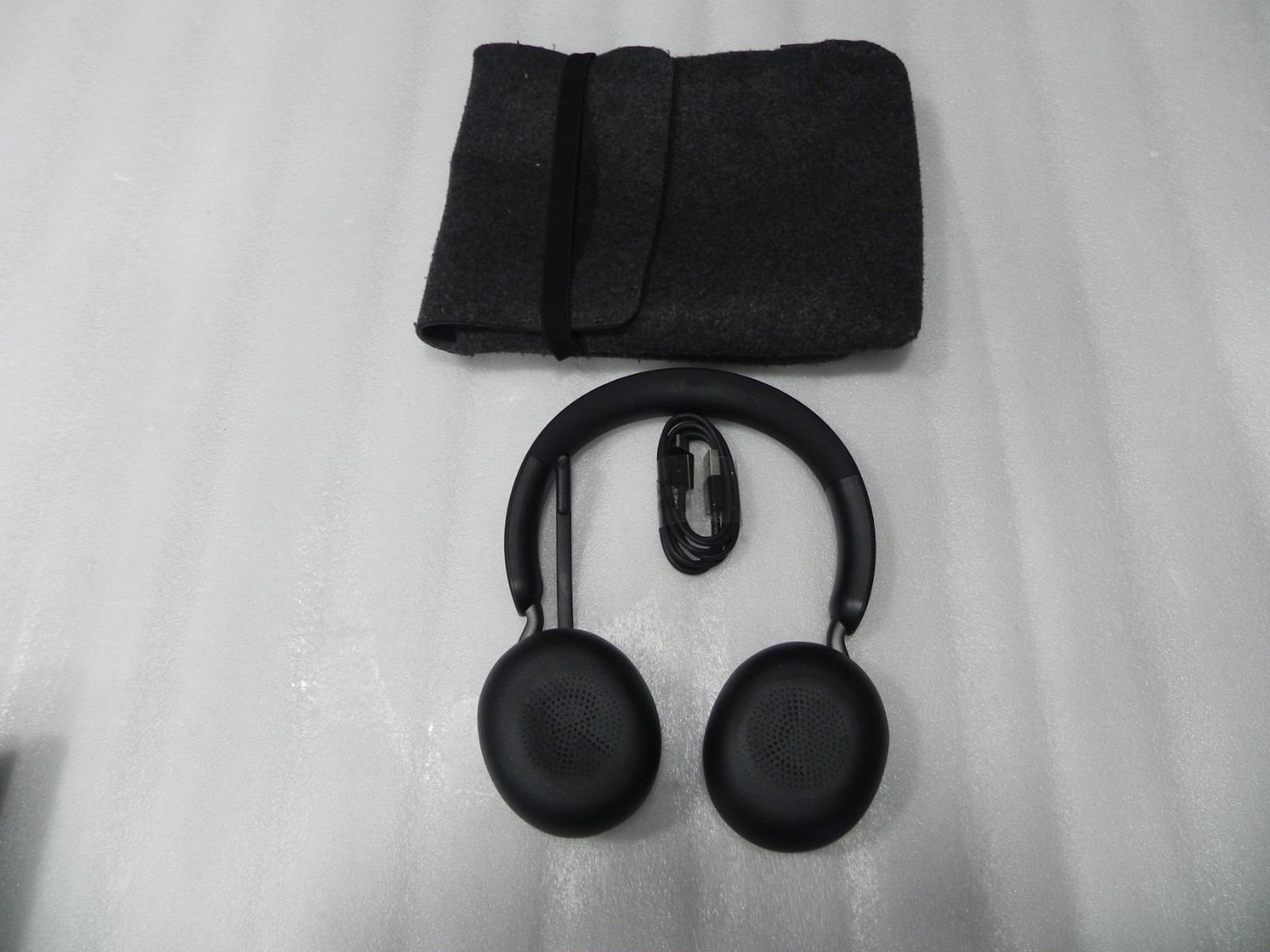 Jabra Evolve2 65 Stereo Wireless Headset W/ case, & charging cable NO DONGLE