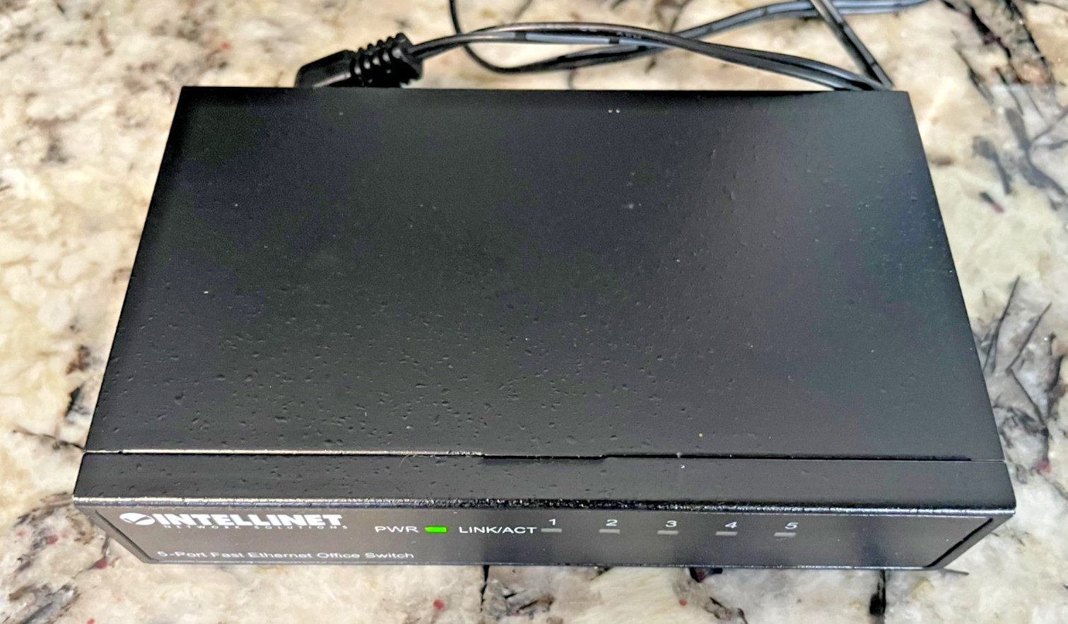 Intellinet  (523301) 5-Port Fast Ethernet Office Switch