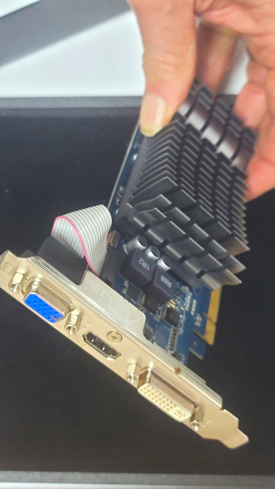 ASUS GeForce 210 1GB DDR3 PCIe x16 DVI HDMI VGA Multi-Monitor Support