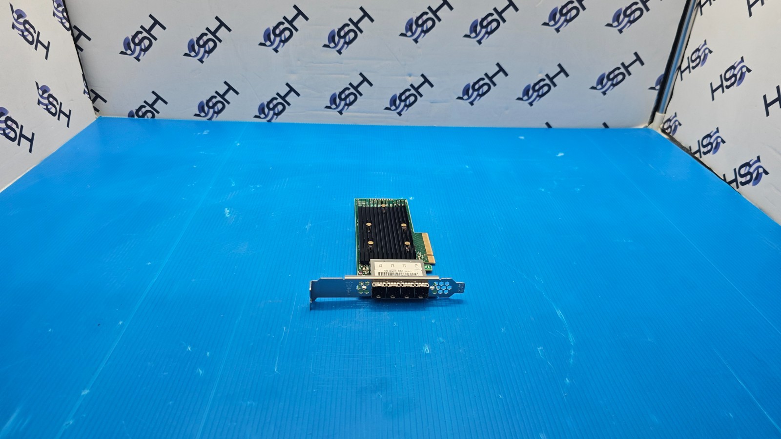 Intel RSP3GD016J Broadcom LSI 9400-16e SATA / SAS PCI-E x8 12Gbps Tri-Mode HBA