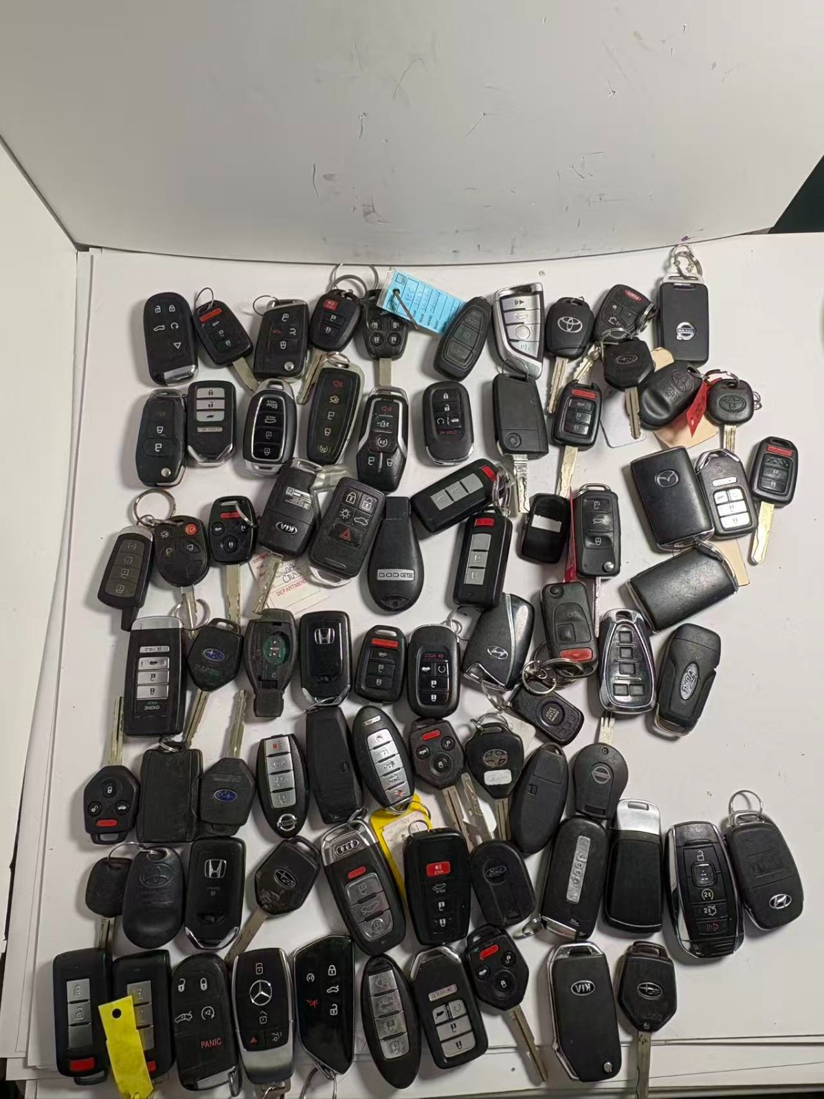 LOT OF 76 USED CAR KEY SHELLS/BLANKS – MIXED BRANDS, AS‑IS FOR PARTS