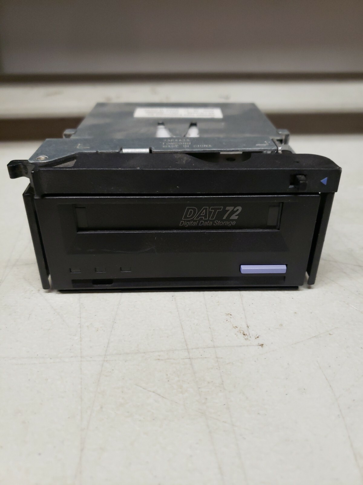 IBM 90P5063 Tape enabling kit 3.5" with a 71P9163 36/72GB DAT72 4mm tape drive T