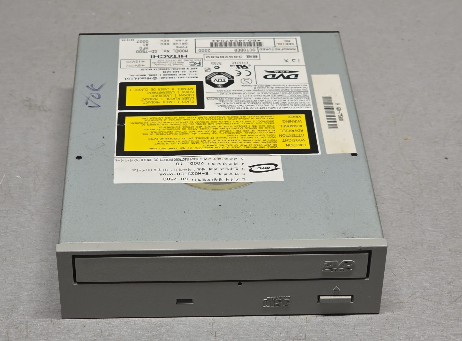 Hitachi GD-7500 IDE DVD-ROM Optical Drive Beige 5.25" 2000