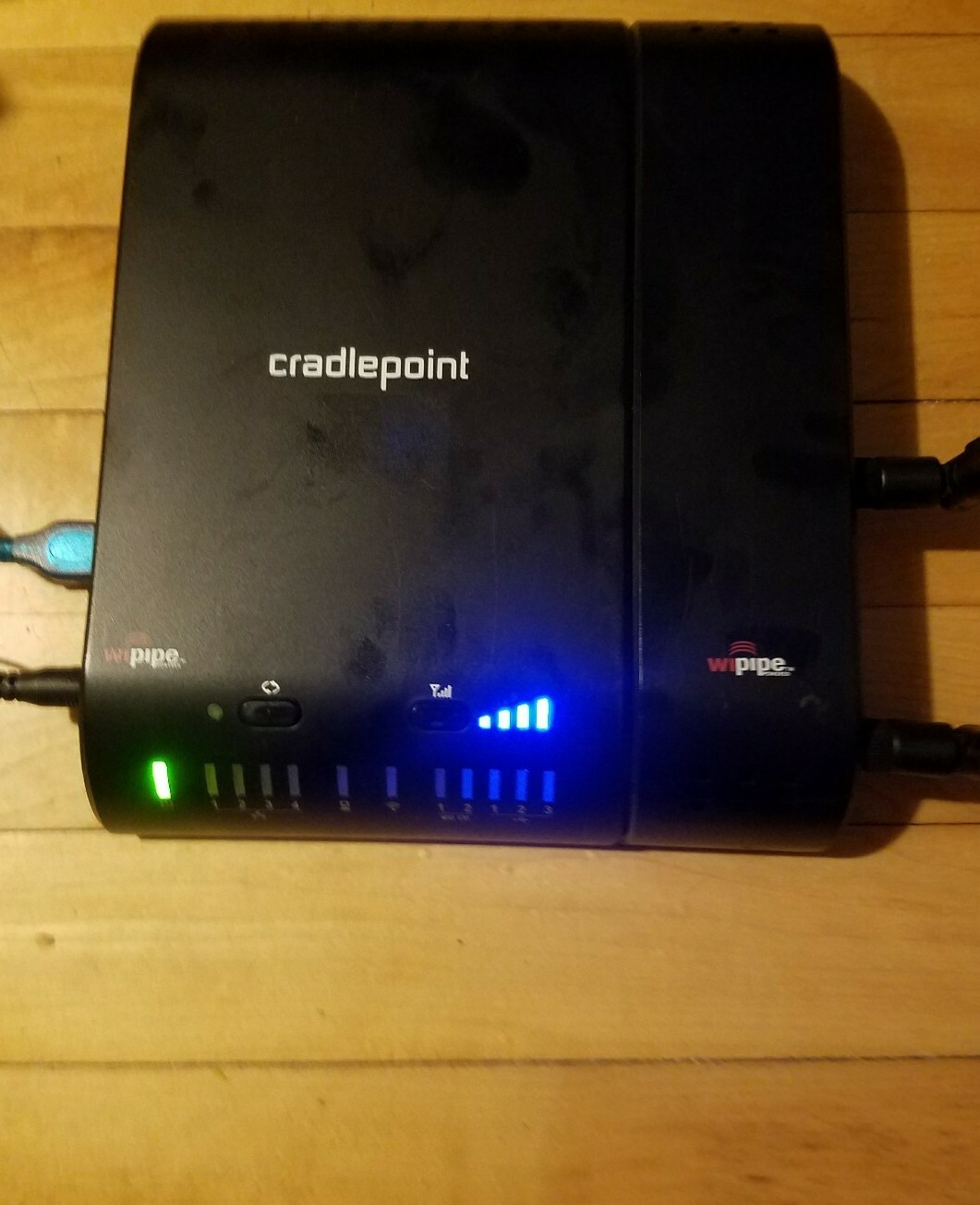 Cradlepoint MBR1400LE-VZ V2.0 WiFi Router With MC200LE-VZ Modem