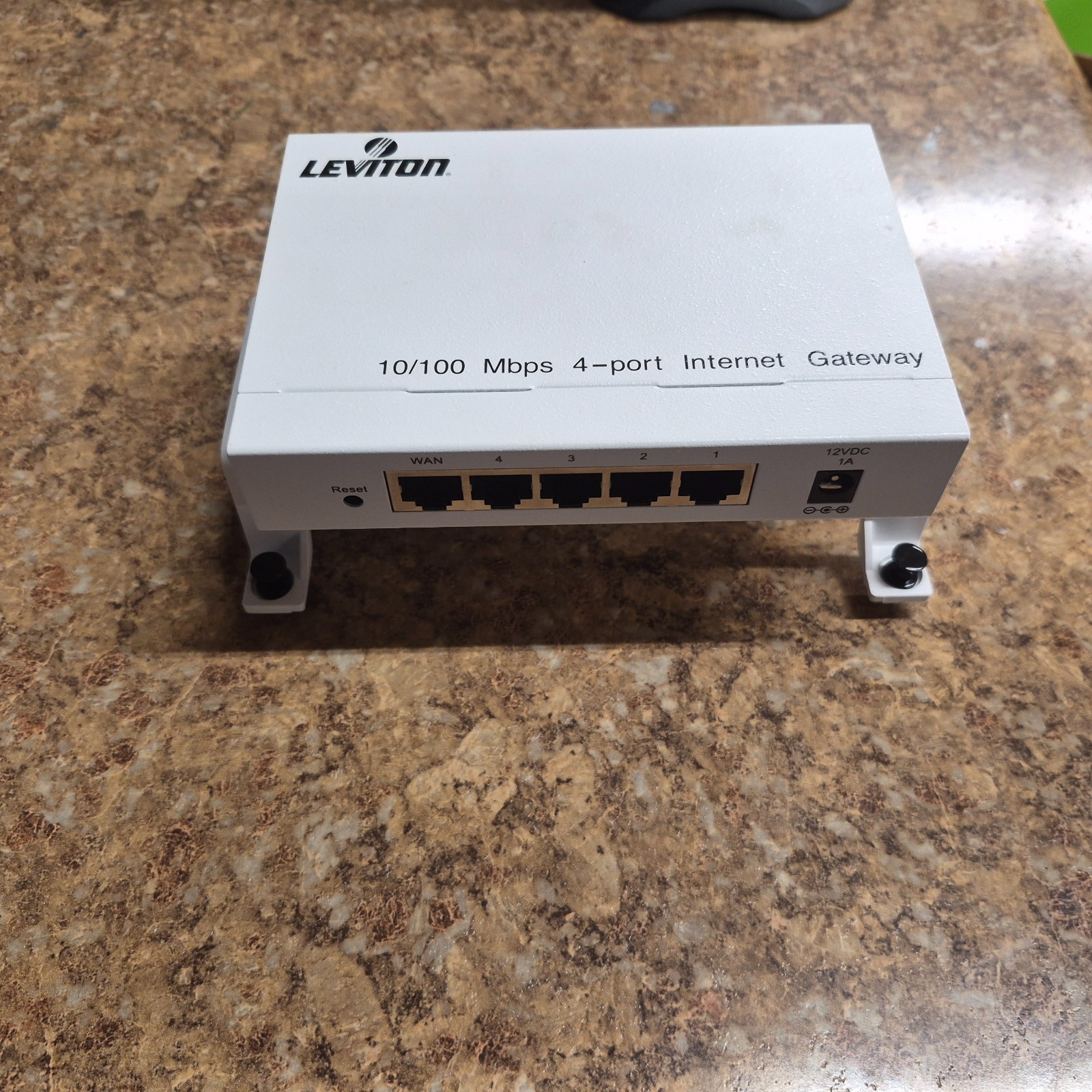 Leviton 10/100 Mbps 4-Port Internet Gateway