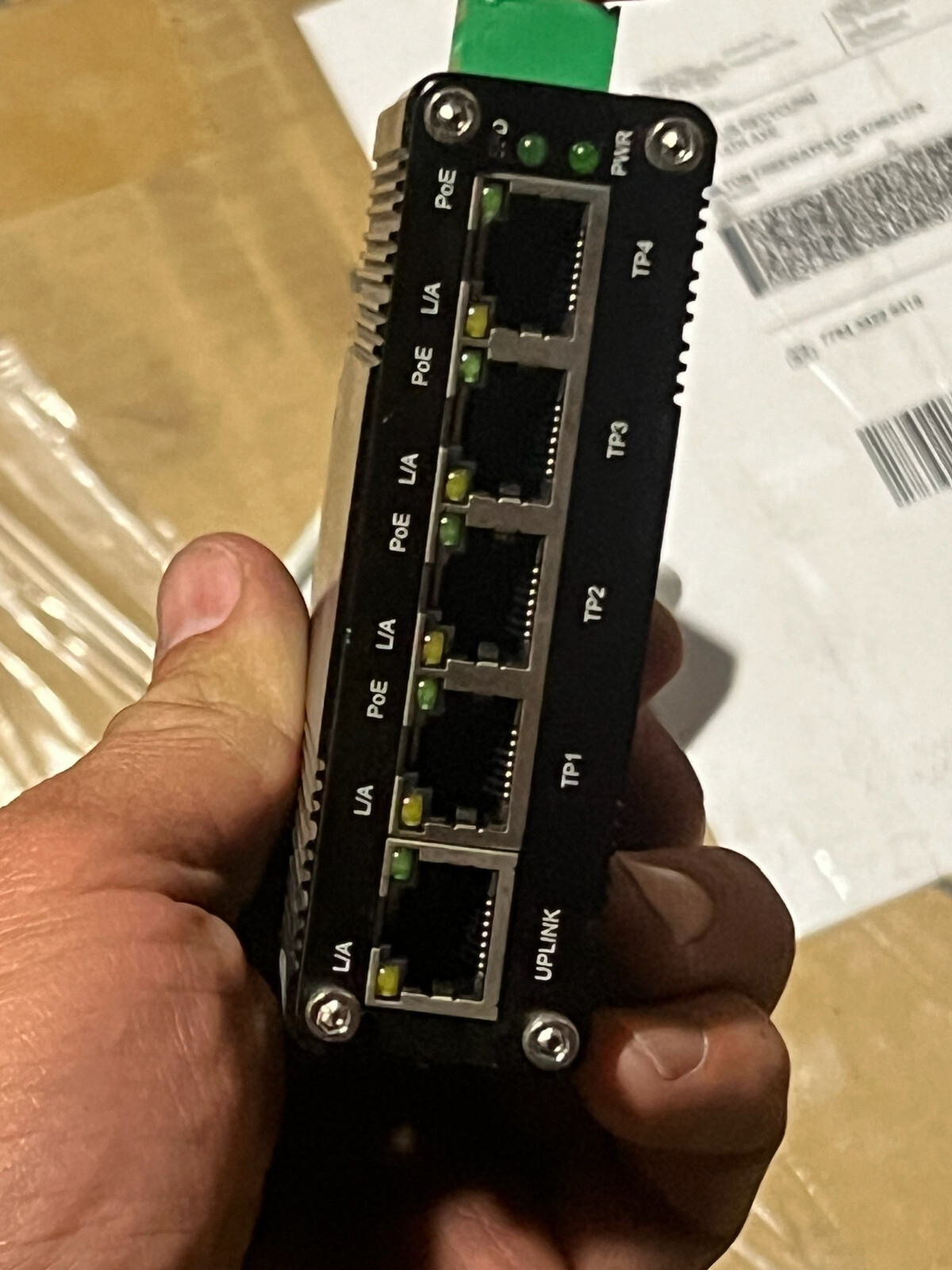 INDUSTRIAL GIGABIT POE SWITCH POE-SWITCH0504GD