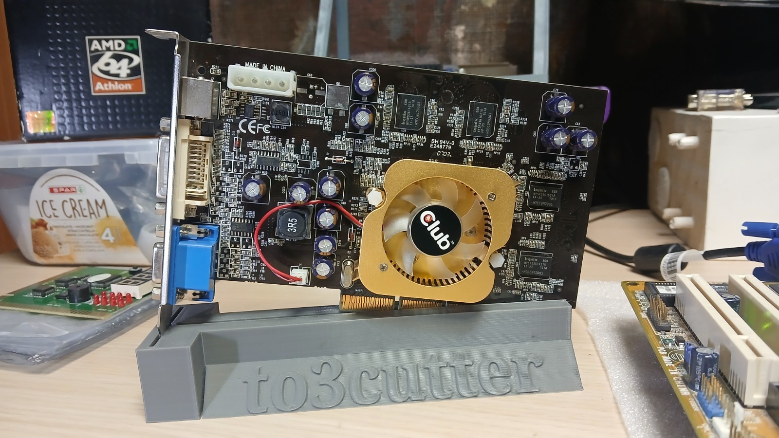 VINTAGE - CLUB3D ATI Radeon 9550  UNIQUE DESIGN RETRO GAMING VGA