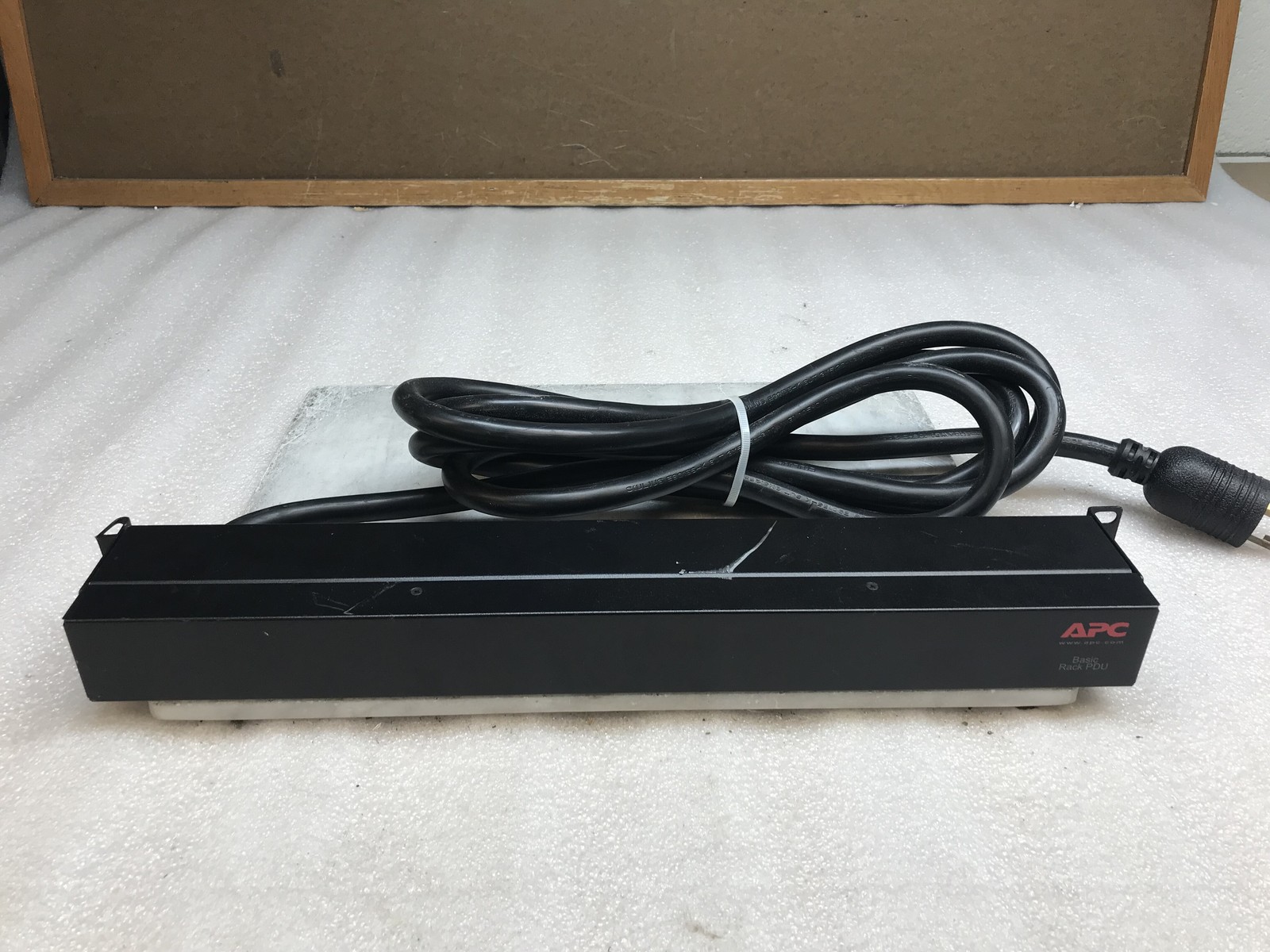 APC AP9570 Rack Power Distribution Unit PDU 16A 208/230V Power Strip