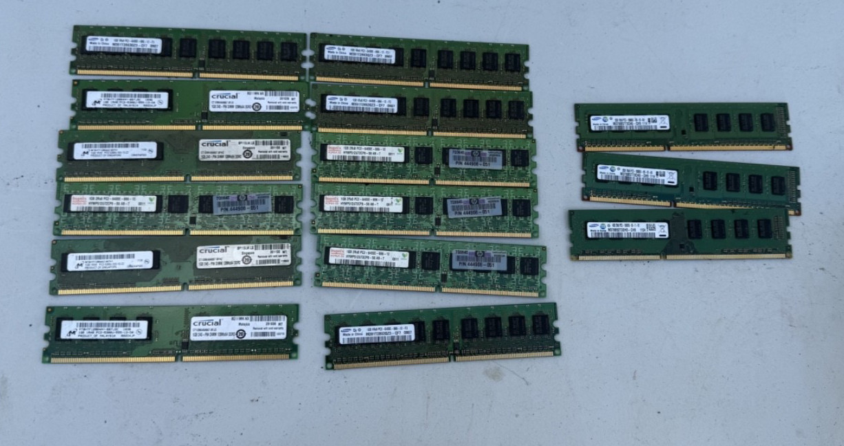 LOT OF 15 (12)1GB,(1)X4GB,(2)X2GB DDR2 RAM sticks. RB11
