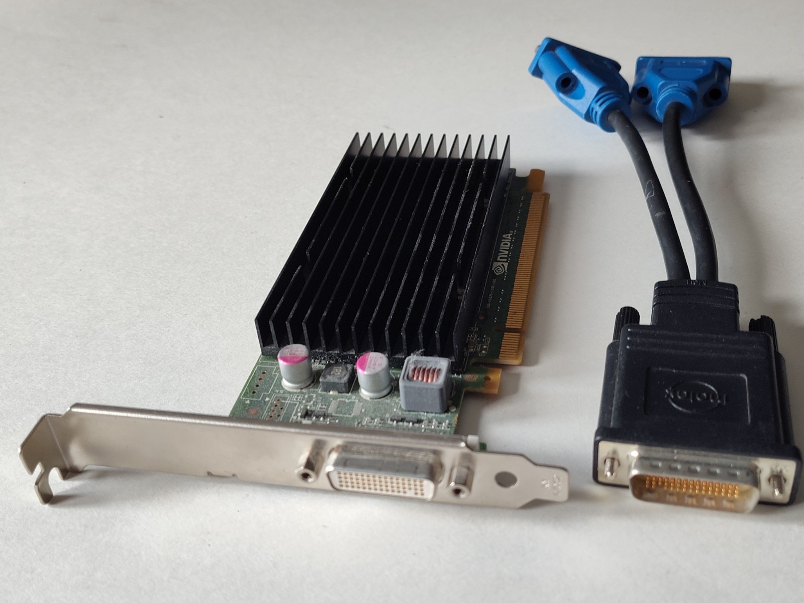 NVIDIA Quadro NVS 300 512MB PCIe DMS-59 GPU + Dual VGA Adapter 625629-001
