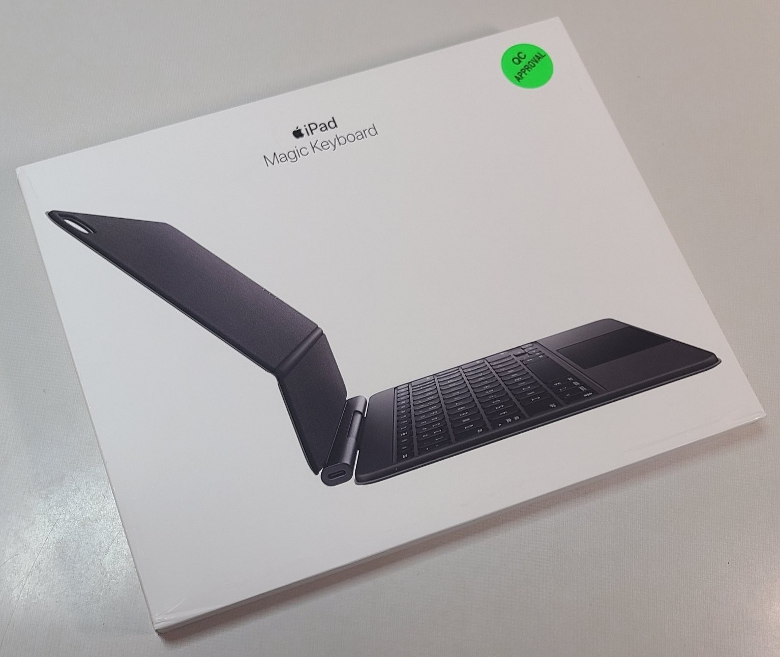 OPEN BOX  Apple Magic Keyboard Case for iPad Air 11" - Black A3339 MGYX4LL/A