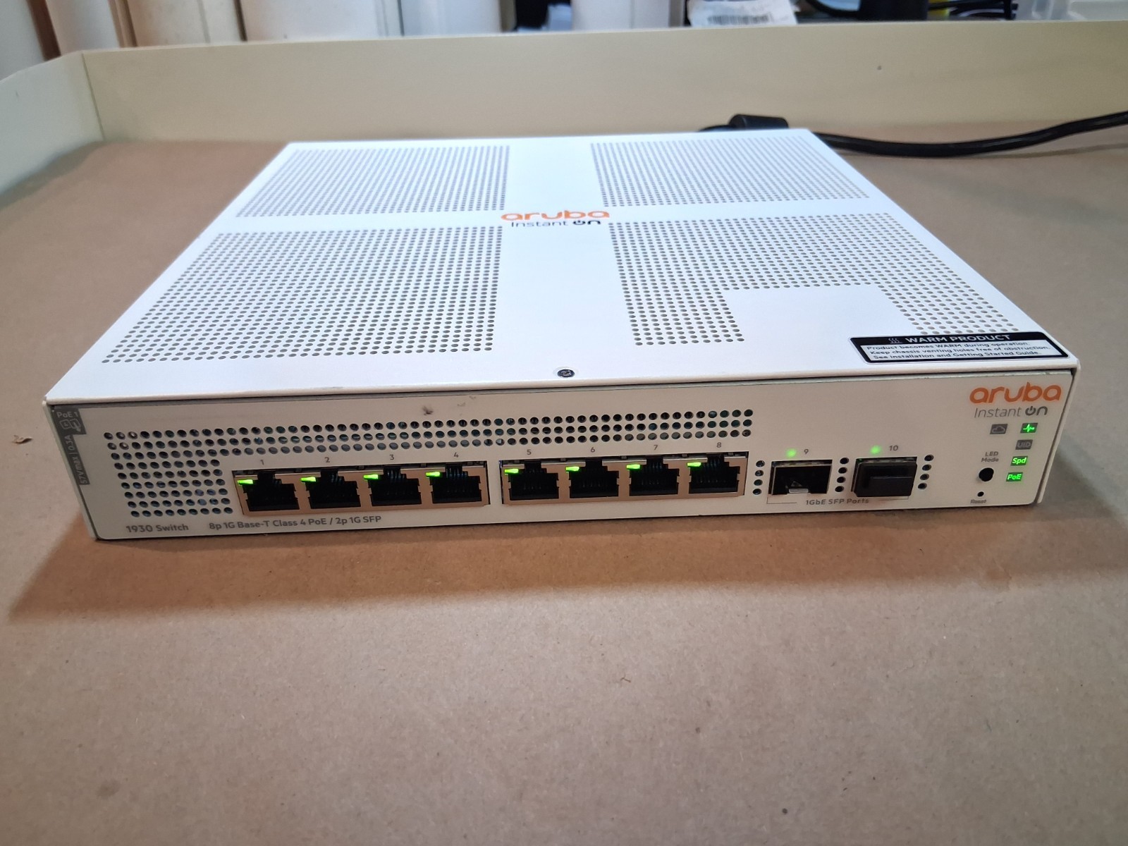 HP JL681A 8-Port Aruba Instant Network Switch w/ Power Cord
