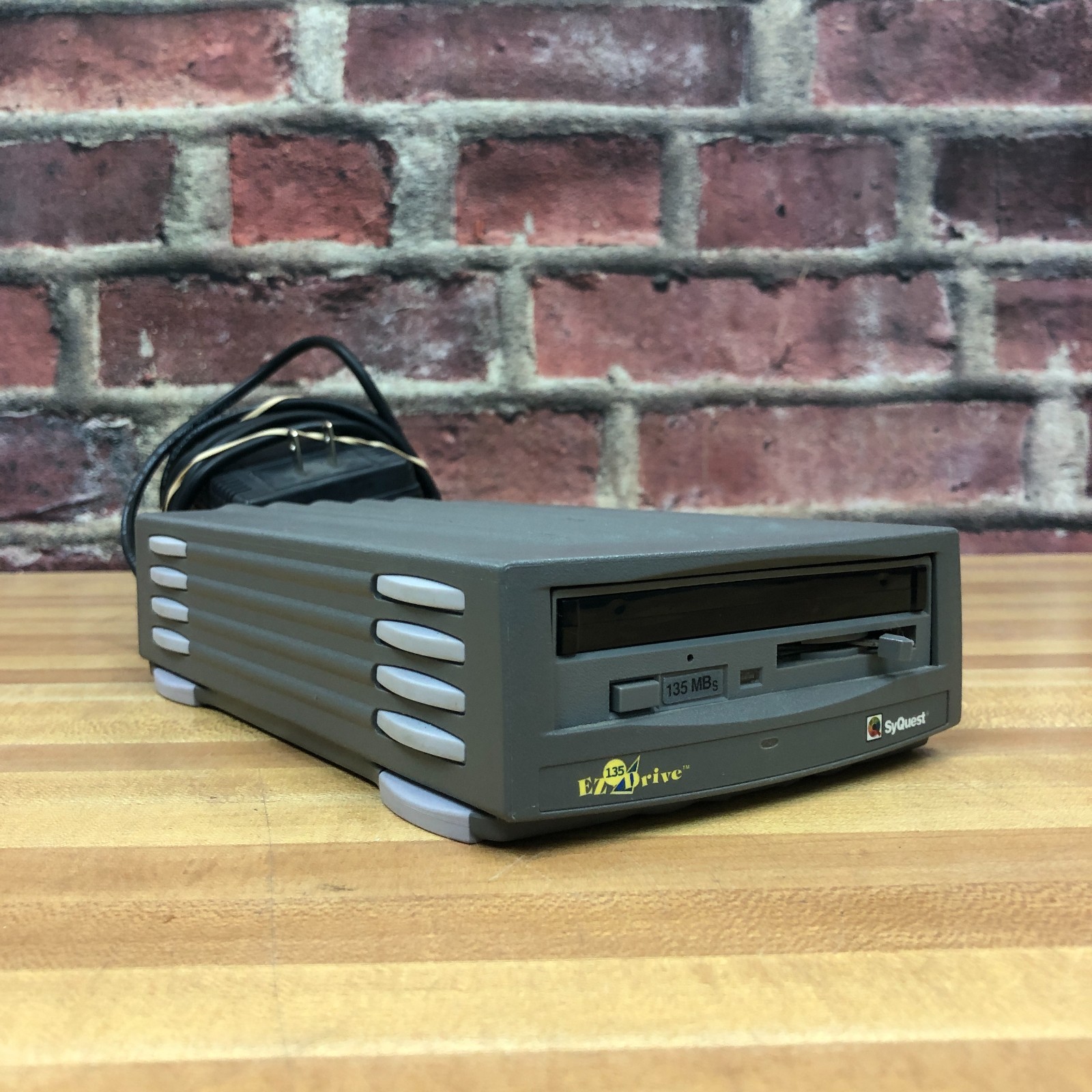 Vintage SyQuest EZ135 Drive SCSI External 135MB w/Power Adapter (WORKS)