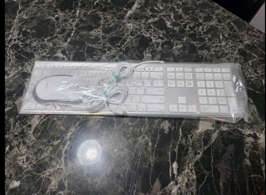 Macally Ultra-Slim premium Keyboard with Number Keypad for Apple Mac