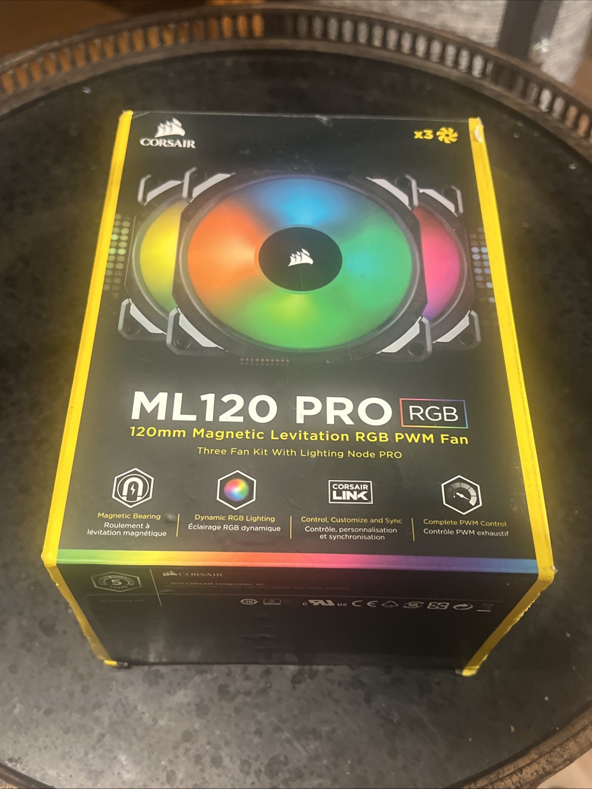 3 Corsair ML120 PRO RGB LED PWM Premium + 1 ML120 PRO LED White MagLev Fans
