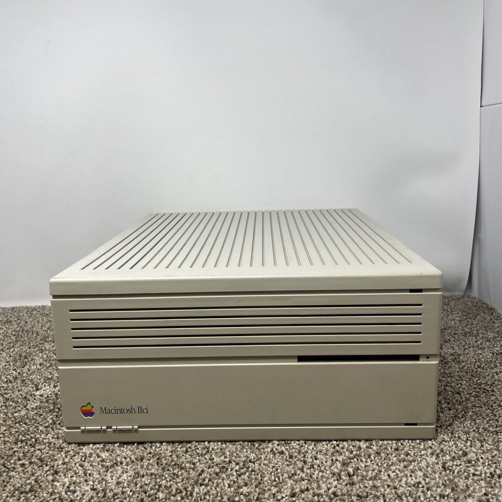 Apple Macintosh IIci Computer M5780 RAM Hard Drive Power Supply Powers On AS IS