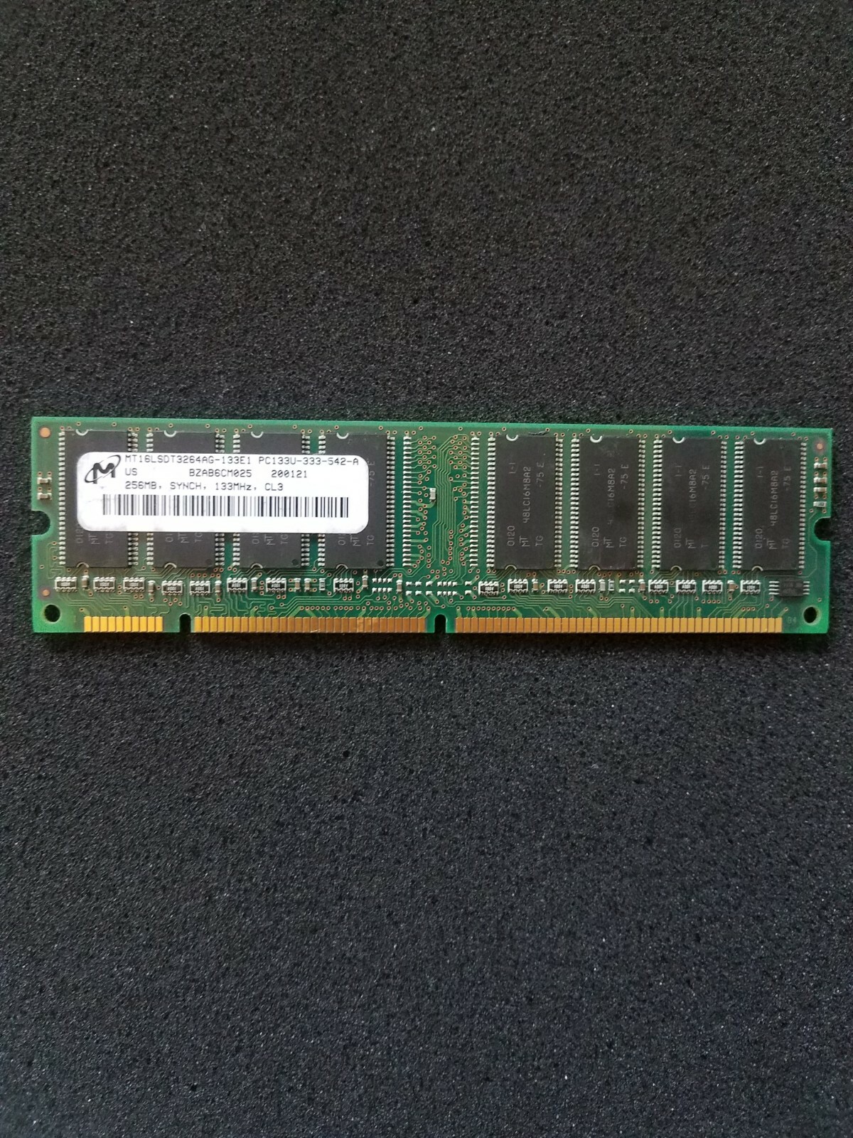 Micron 256MB , PC-133U , SDRAM , 168 pin , Model # MT16LSDT3264AG-133E1