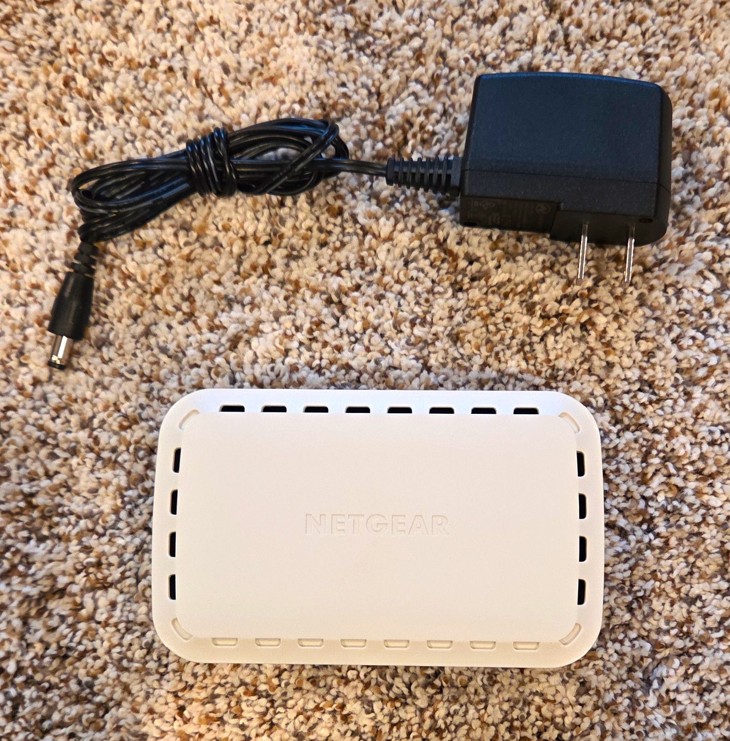 NETGEAR GS605v5 5-Port Gigabit Ethernet Unmanaged RJ-45 Standalone Switch