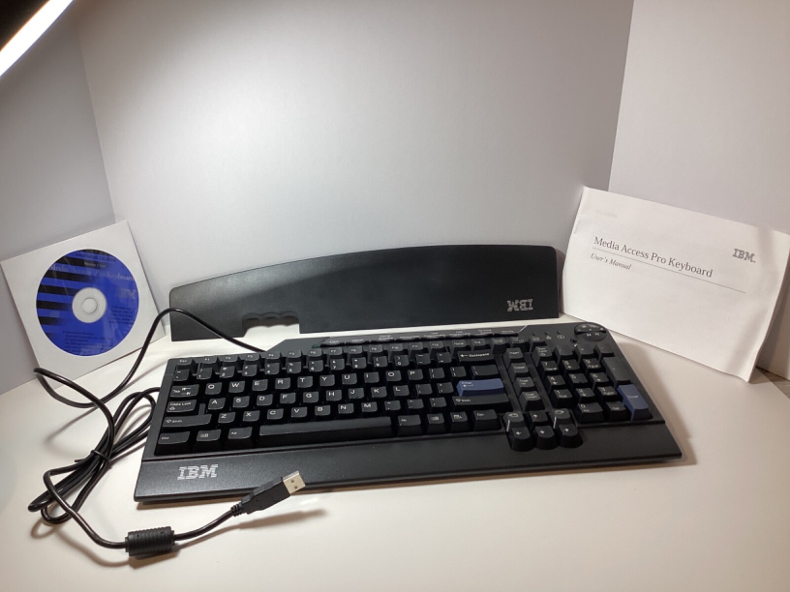IBM 09N5549 MEDIA ACCESS PRO KEYBOARD WINDOWS CD DISC MANUAL BLACK