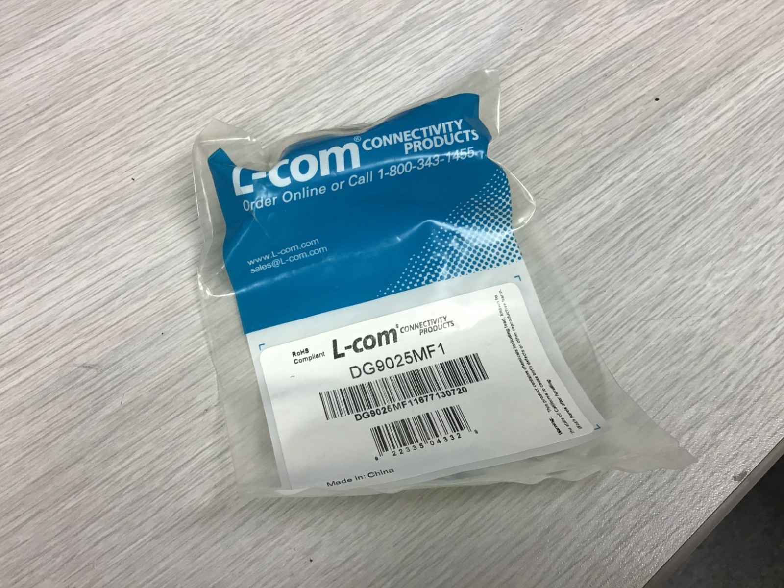 NEW L-com DG9025MF1 LOW PROFILE RIGHT ANGLE ADAPTER #779K