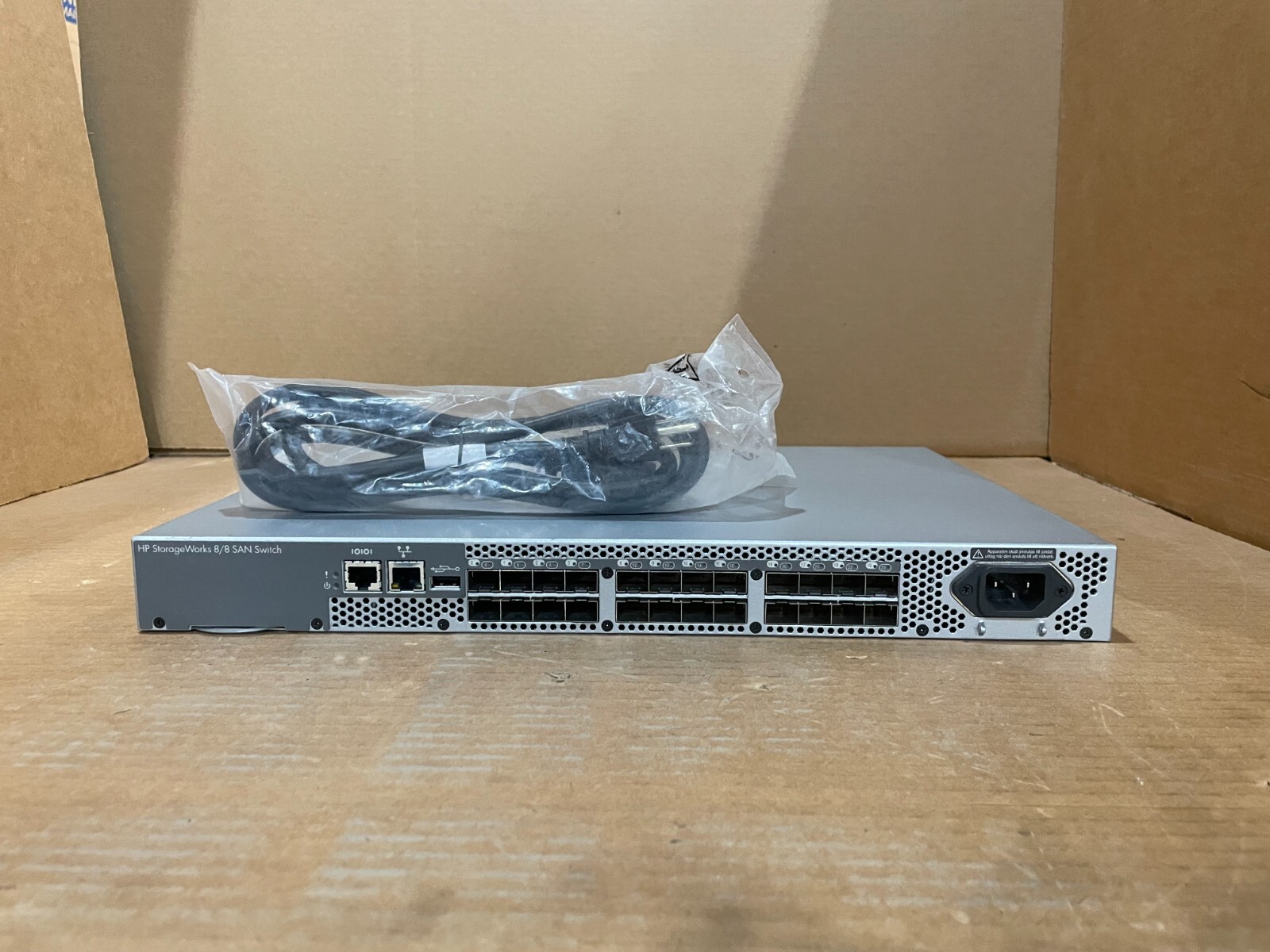 HP AM866A Storageworks 8/8 SAN Switch HSTNM-N019 24-Port Network Switch