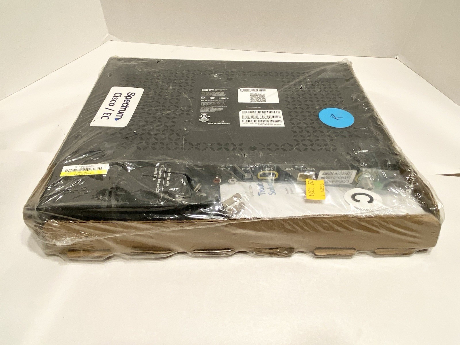 Cradlepoint E100 Series E100-C4D Router + Battery, Business, Brand New S5A037A