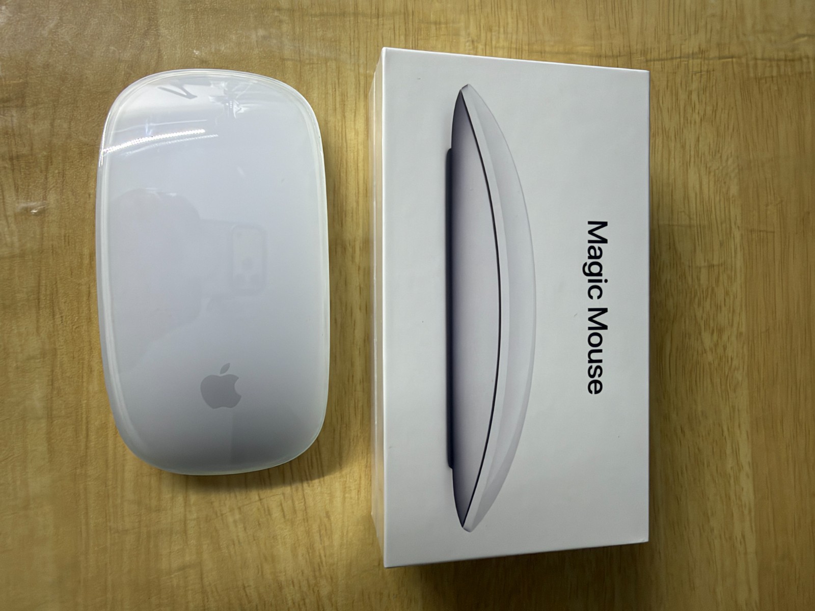 GOOD CONDITION: Apple Magic Mouse A1657 Lightning Port - WHITE