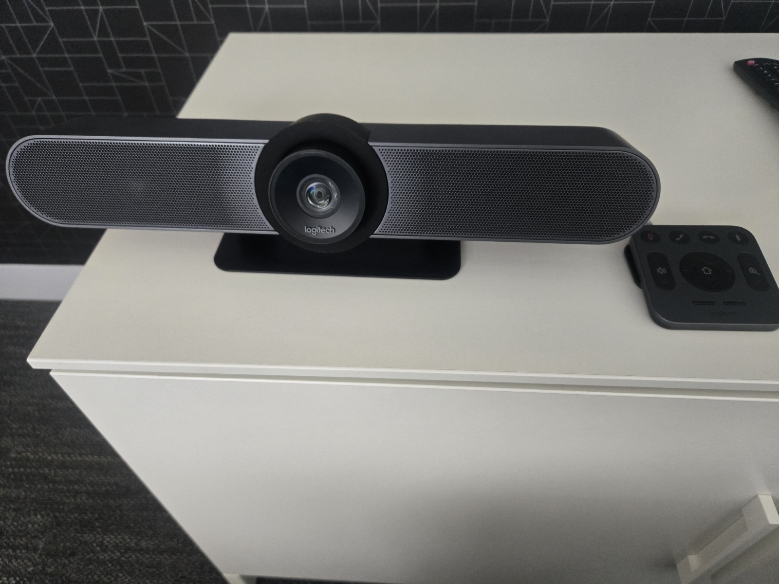 Logitech Meetup 4K Video Conferencing Camera, mount plate, Power, Controller.