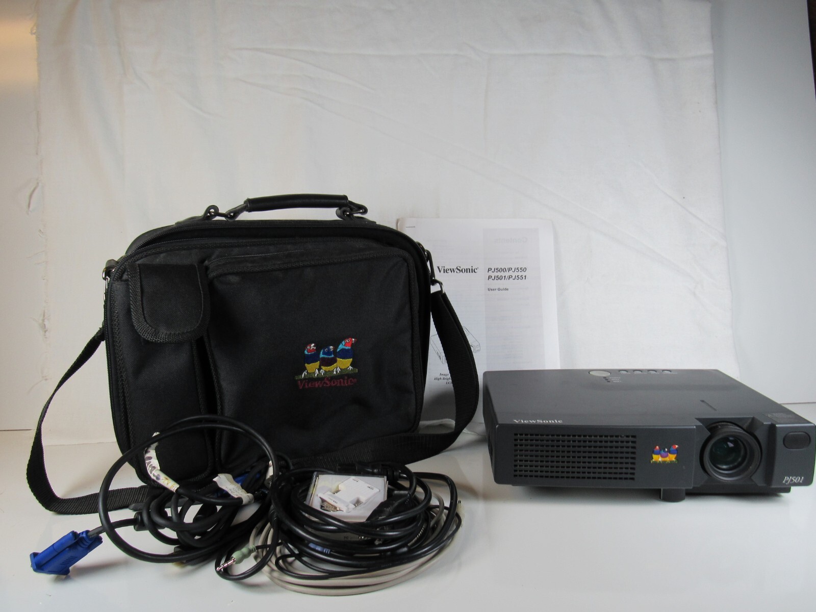 ViewSonic PJ501 3 Panel LCD Digital Multimedia Projector VPROJ25048-1W With Case