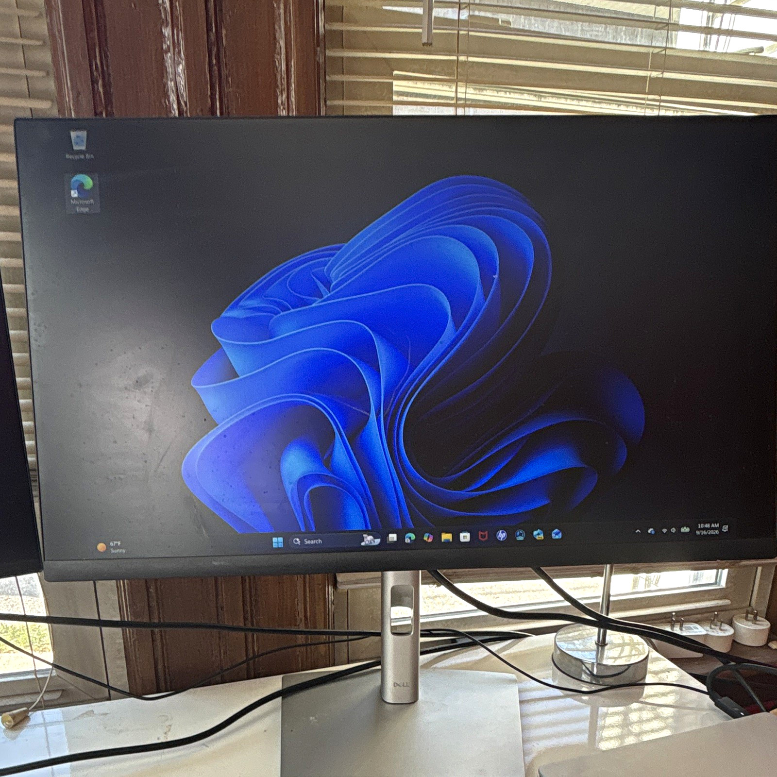 Dell UltraSharp 27in LCD Monitor 1080p 60Hz HDMI/DisplayPort Tiltable